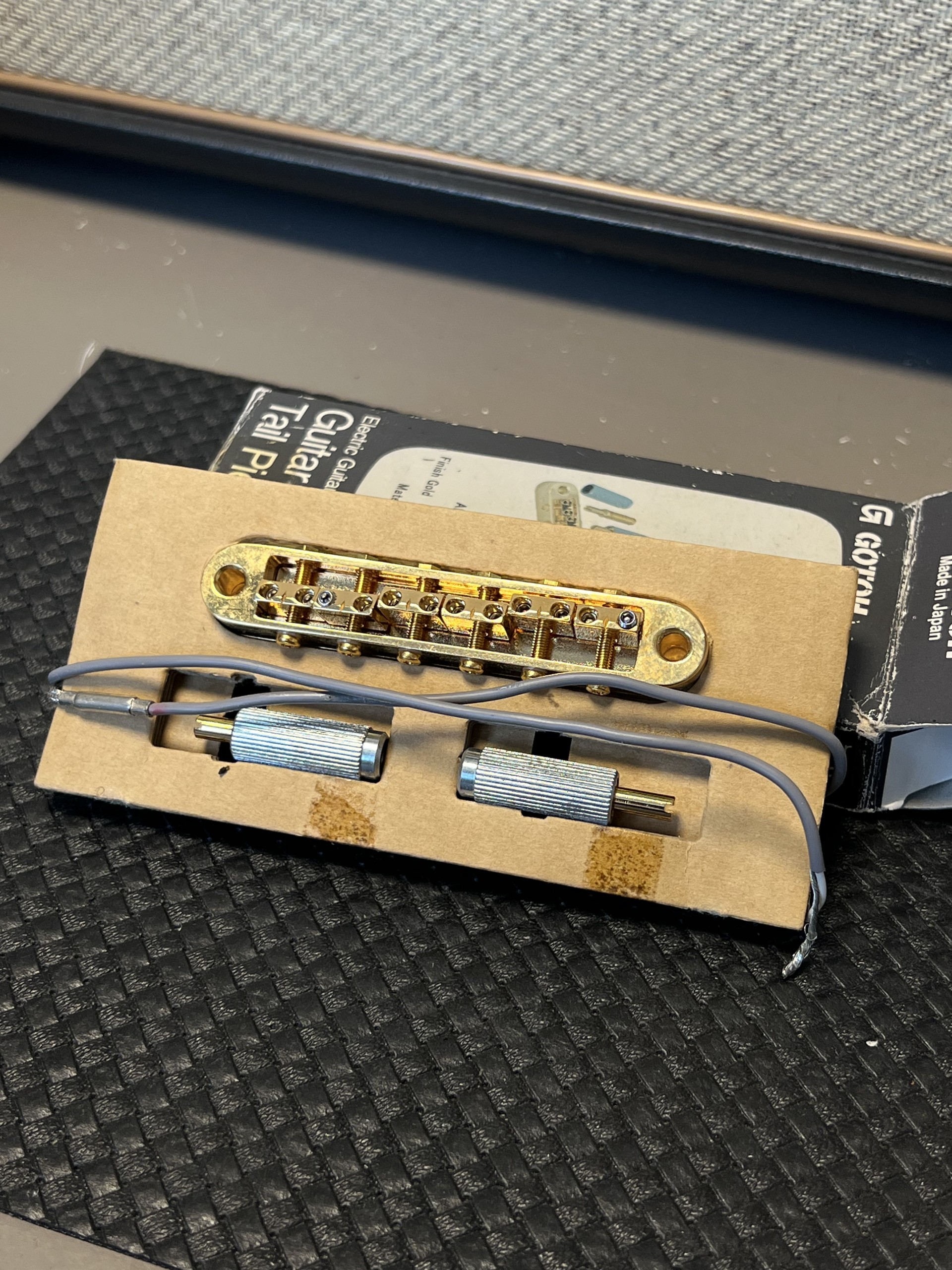 Gotoh 510BZ Piezo Guitar Bridge - Gold Finish
