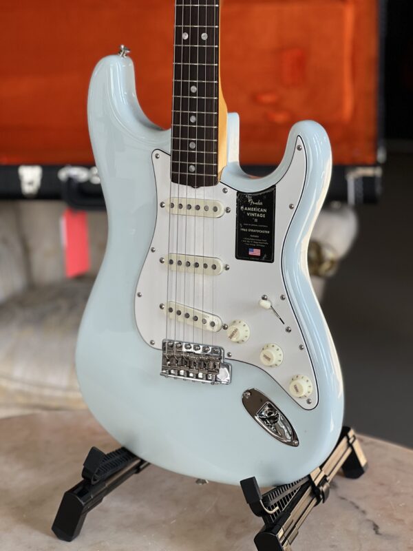 Fender American Vintage II 1965 Stratocaster Sonic Blue - immagine 2