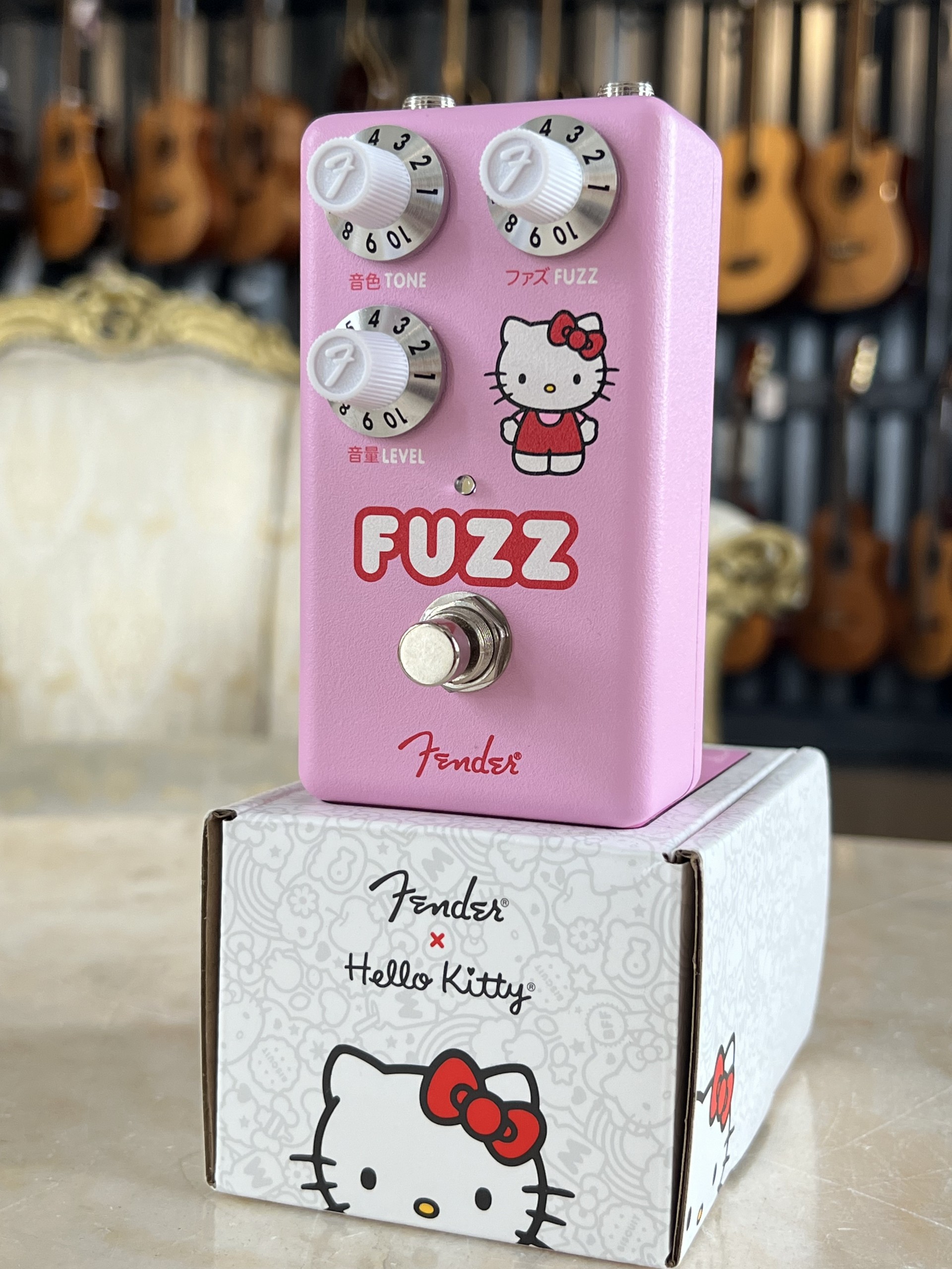 ギター Fender Hello Kitty Fuzz FENDER Fuzz x Hello Kitty – PINK – Brahms Strumenti Musicali