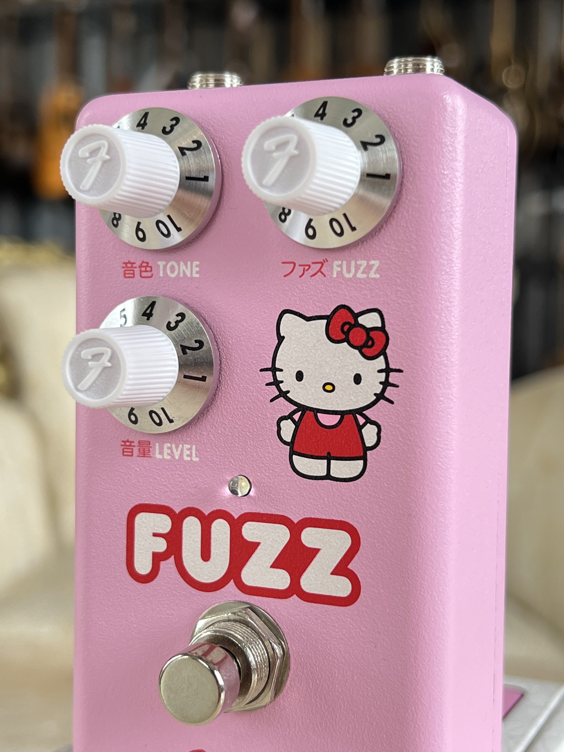 FENDER Fuzz x Hello Kitty - PINK - Brahms Strumenti Musicali