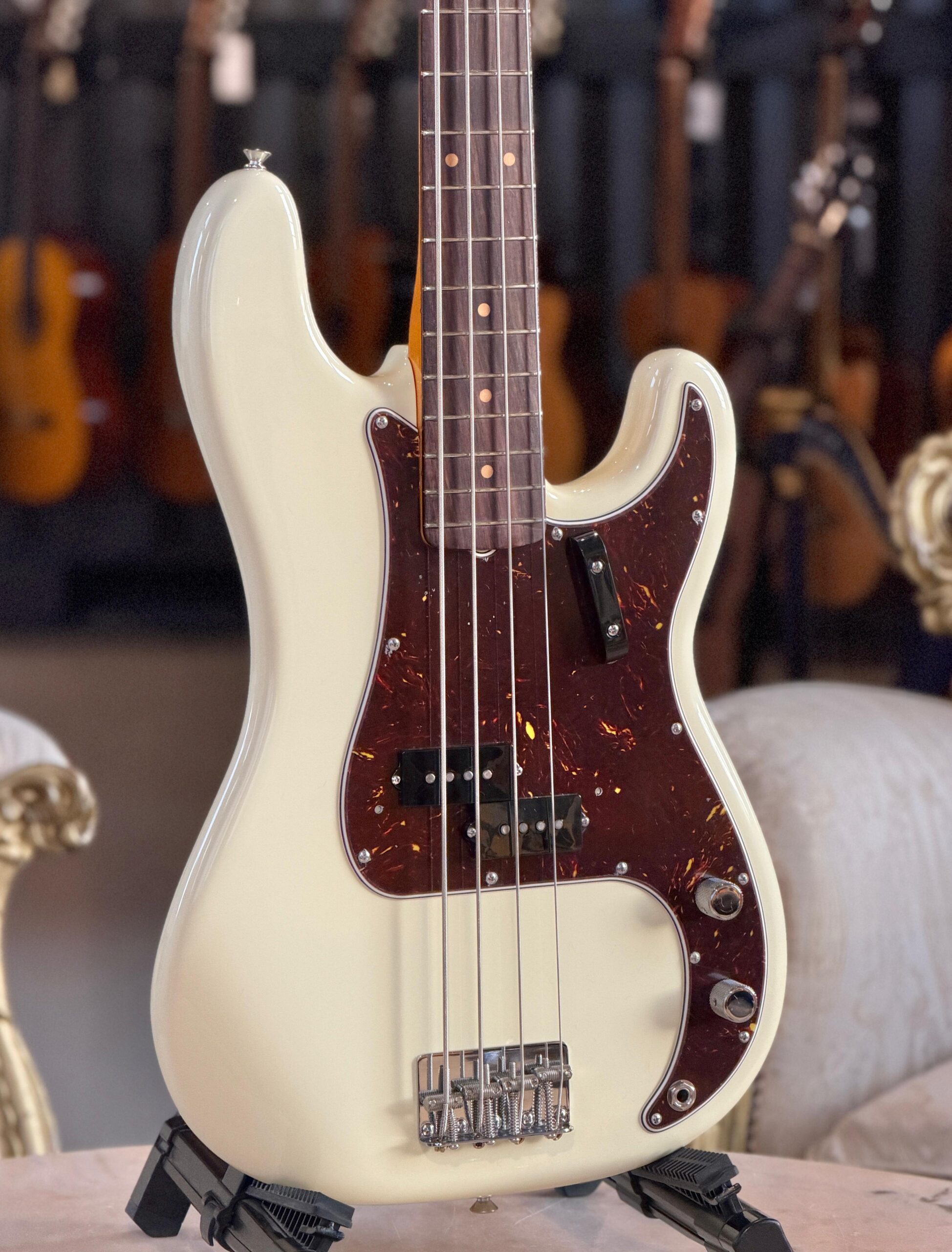 FENDER American Vintage II 1960 Precision Bass RW Olympic White - immagine 2