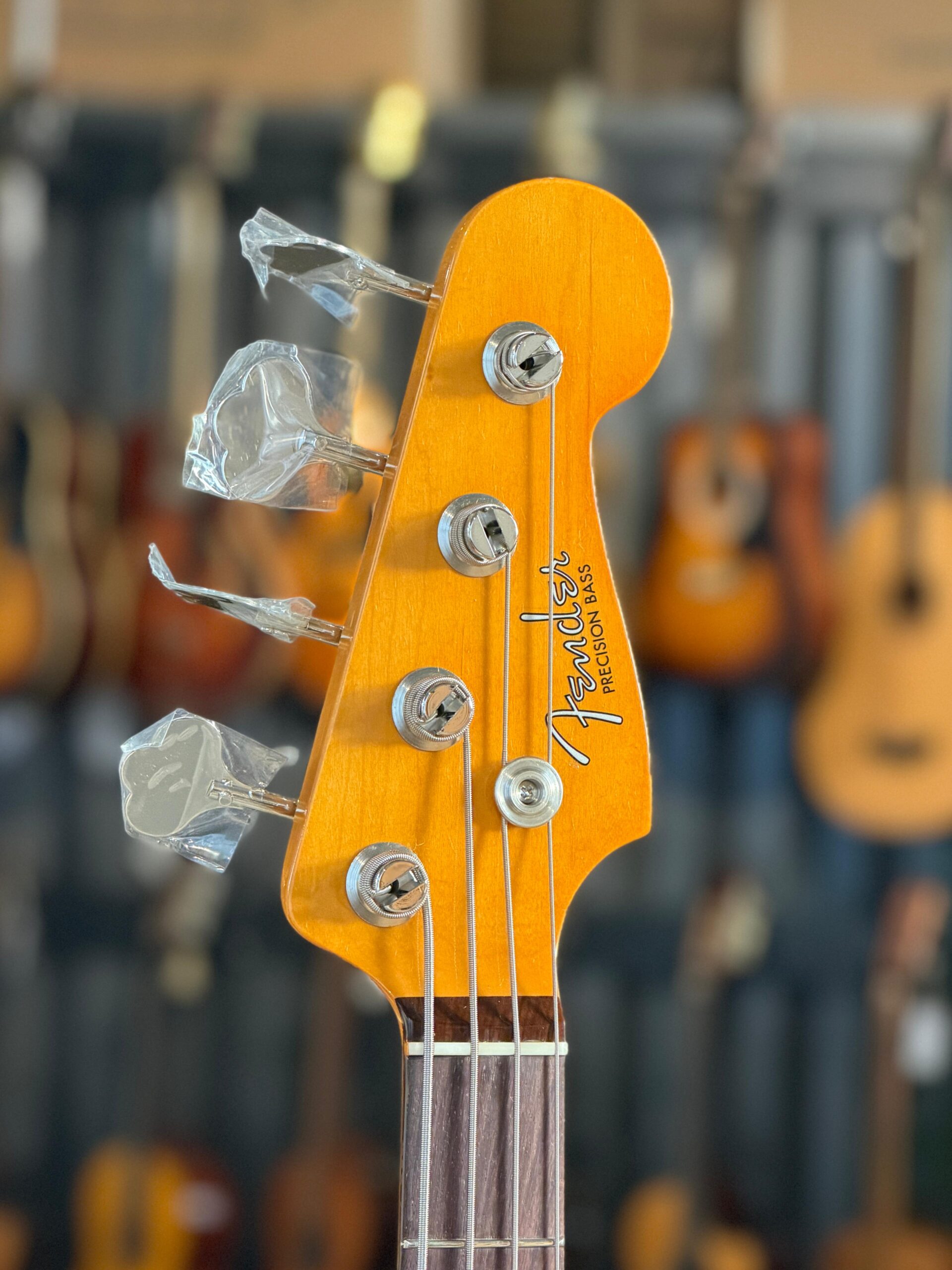 FENDER American Vintage II 1960 Precision Bass RW Olympic White - immagine 4