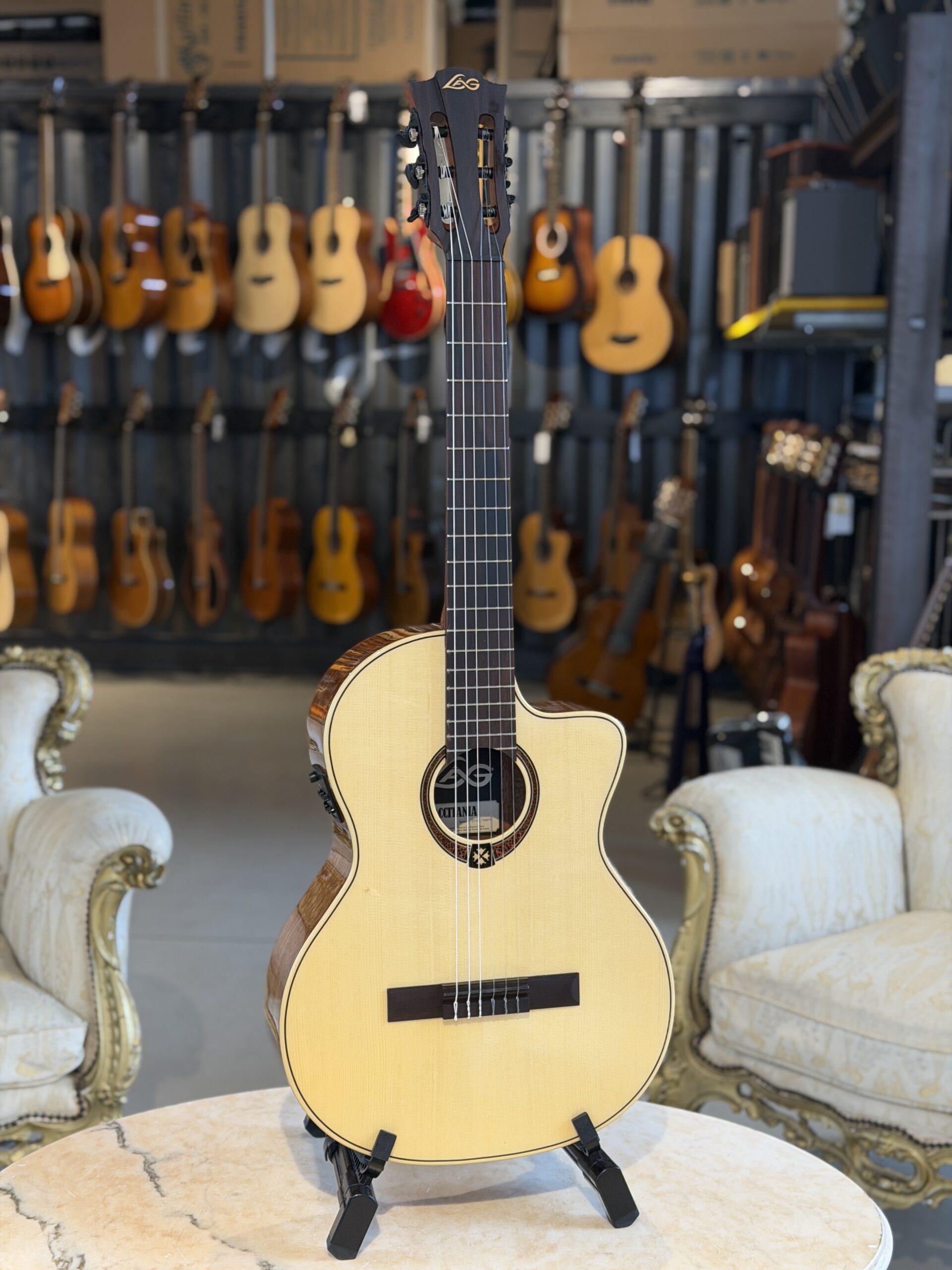 LAG OC88CE Chitarra Classica Cutaway EQ