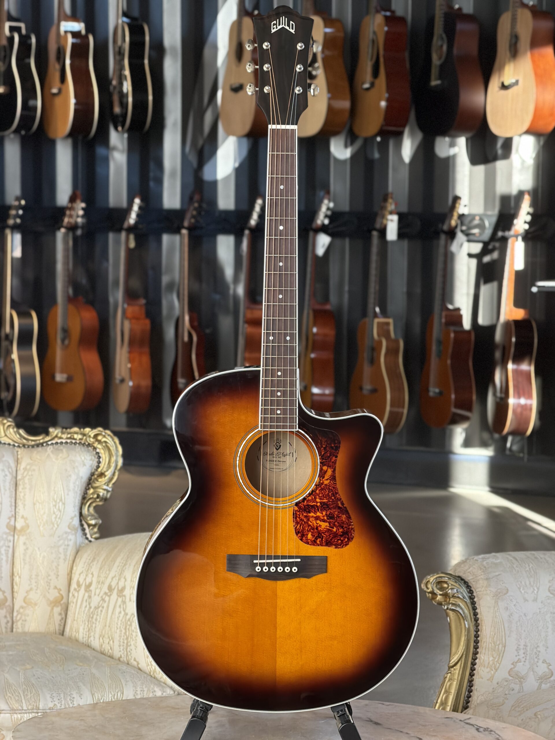 Guild F-250CE Deluxe