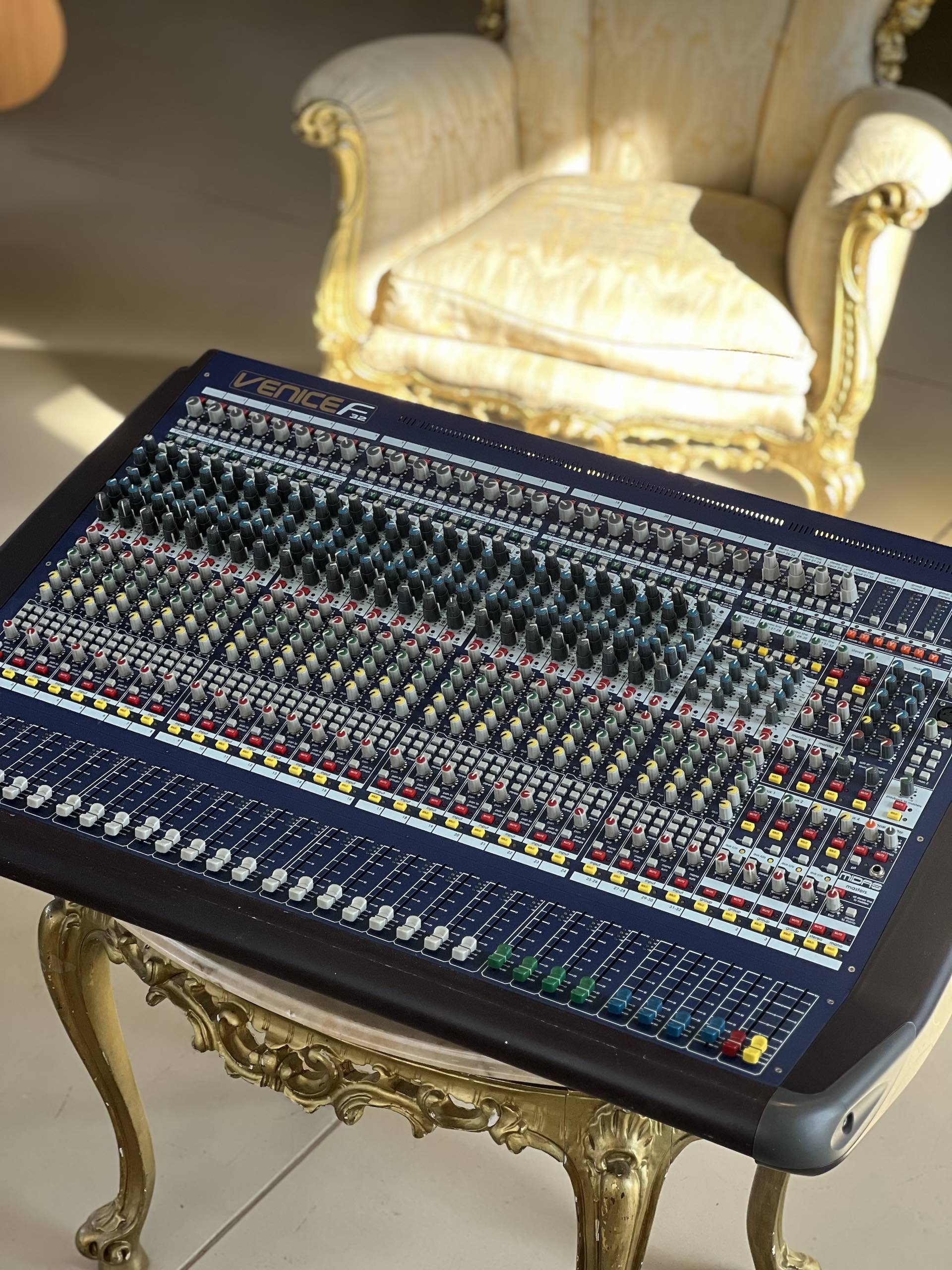 MIDAS Venice F32 (only analog)