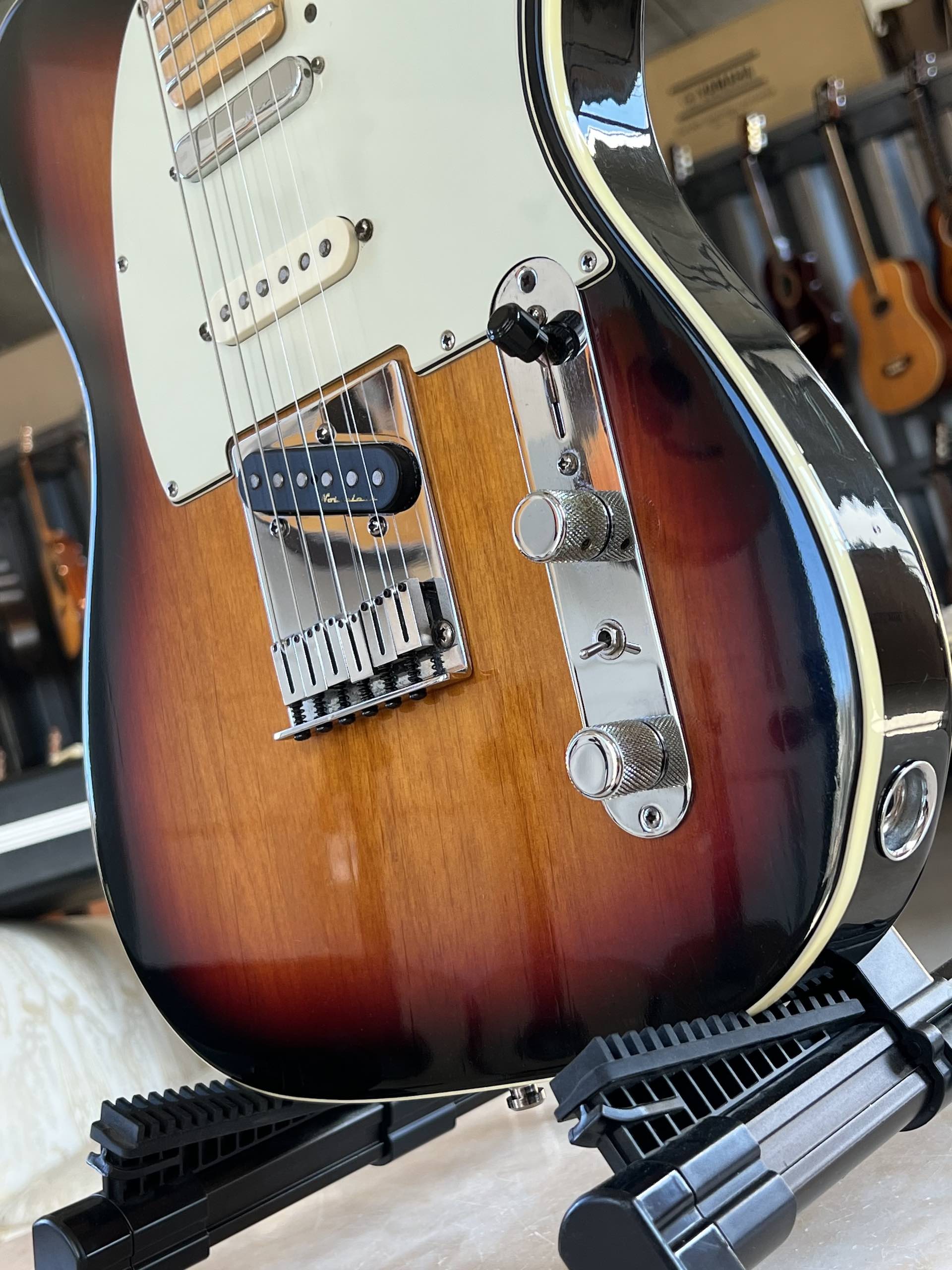 FENDER American Deluxe Telecaster 3-Color Sunburst 1998 - immagine 3