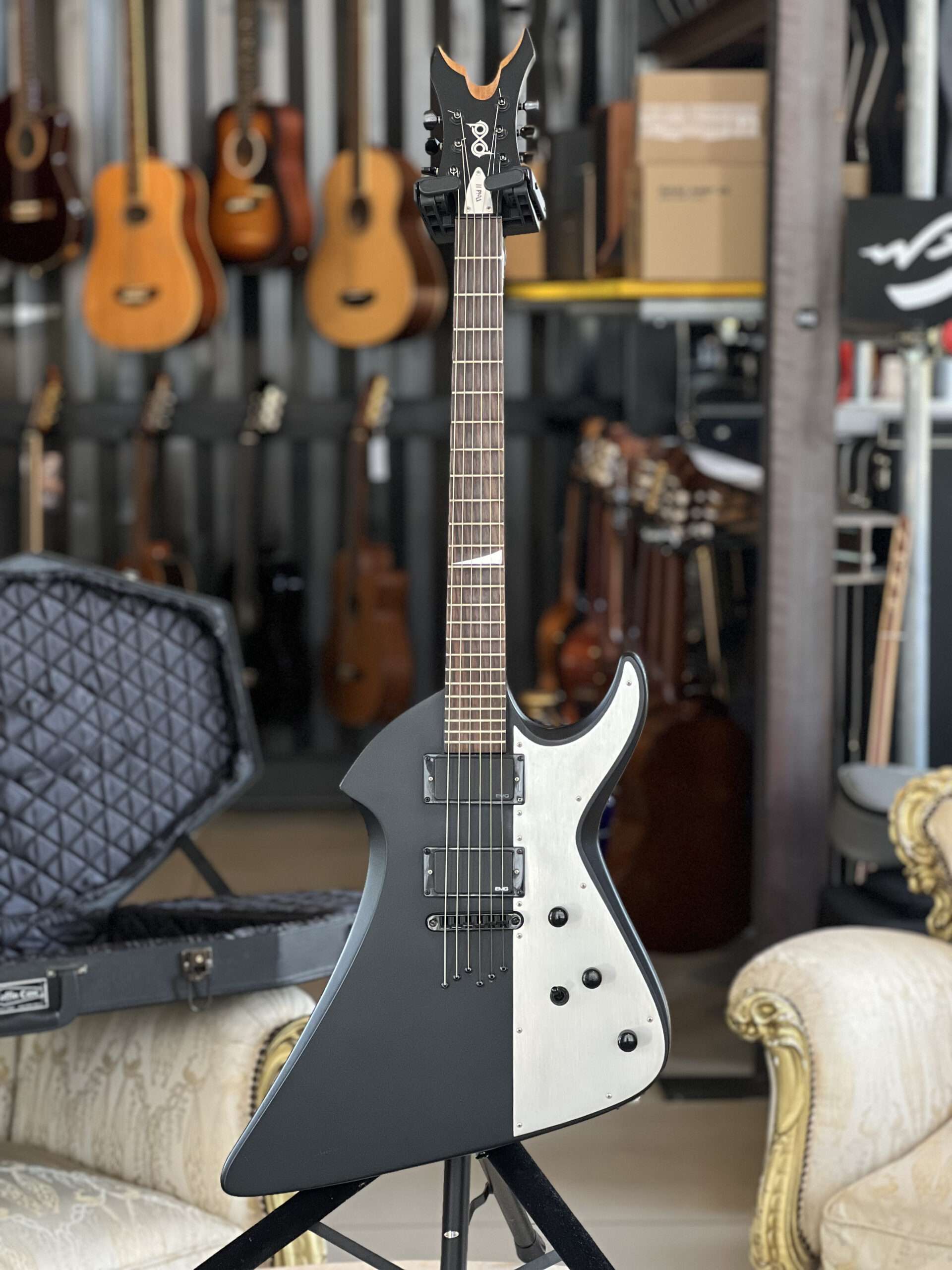 PEAVEY PXD Void II w/ Original Coffin Case