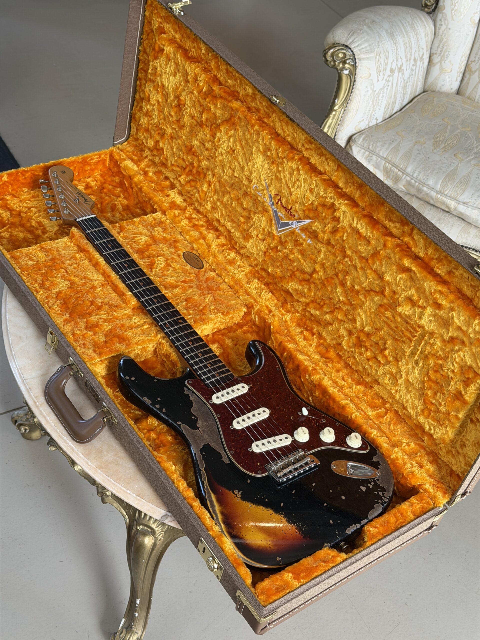 Fender Custom Shop LTD Roasted 61 Stratocaster Super Heavy Relic® Black over 3TSB - immagine 7