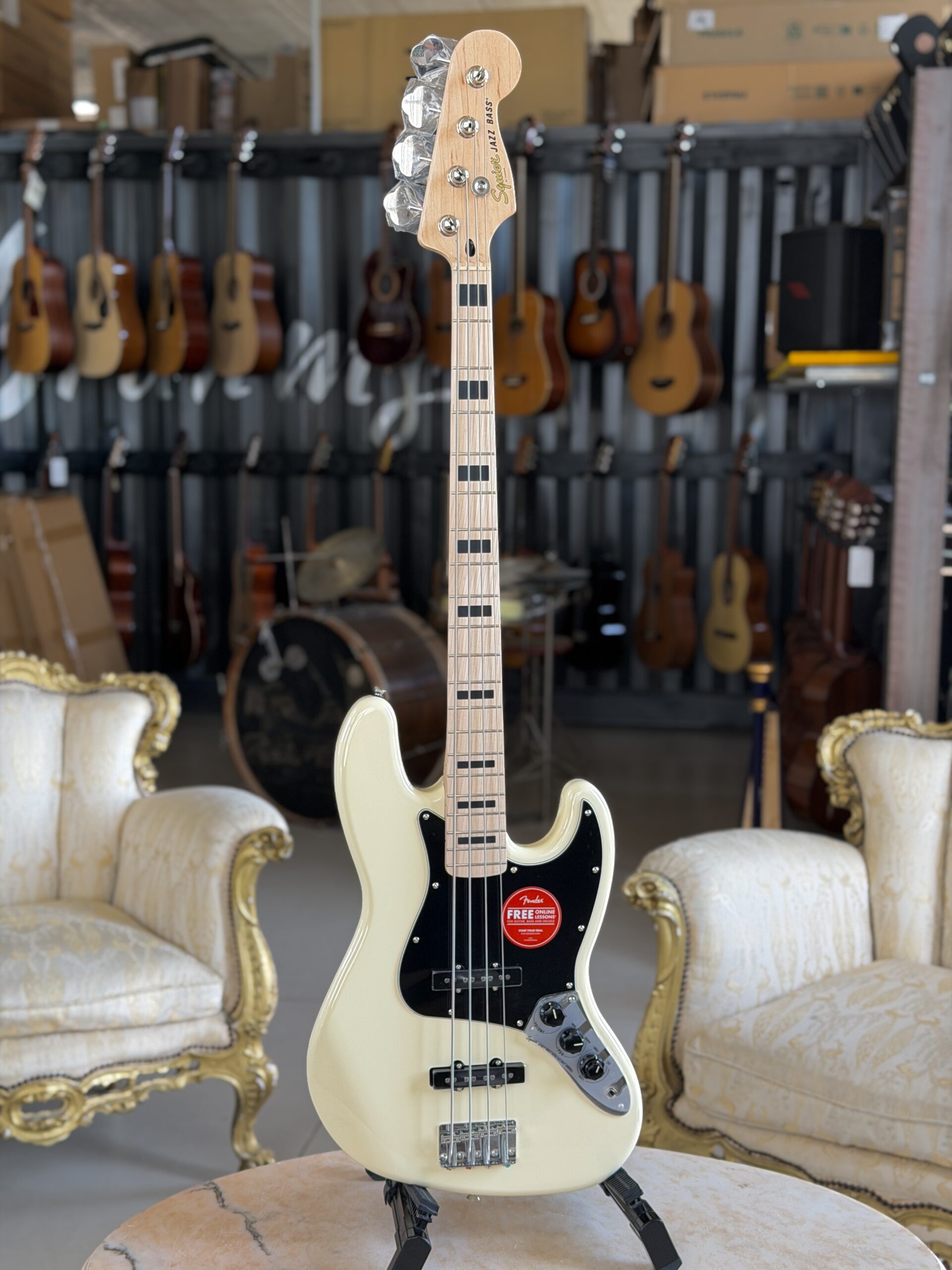 Squier Affinity Active Jazz Bass Olympic White