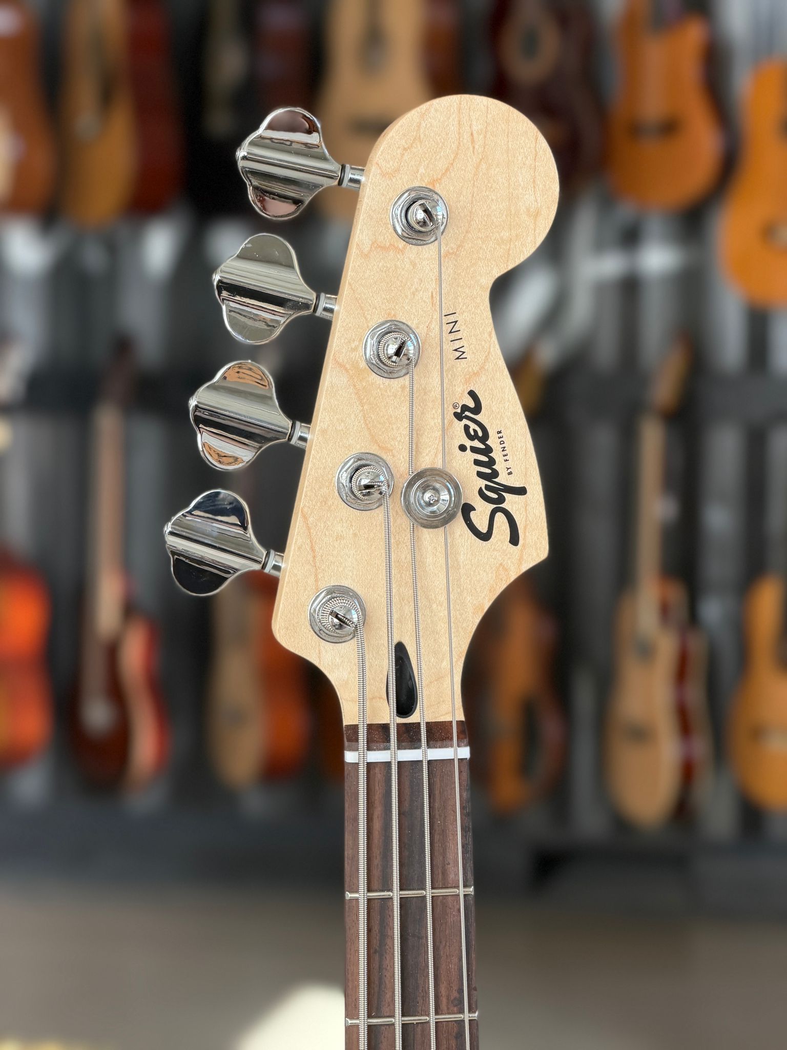 SQUIER Mini Precision Bass LRL 2C Sunburst - immagine 3