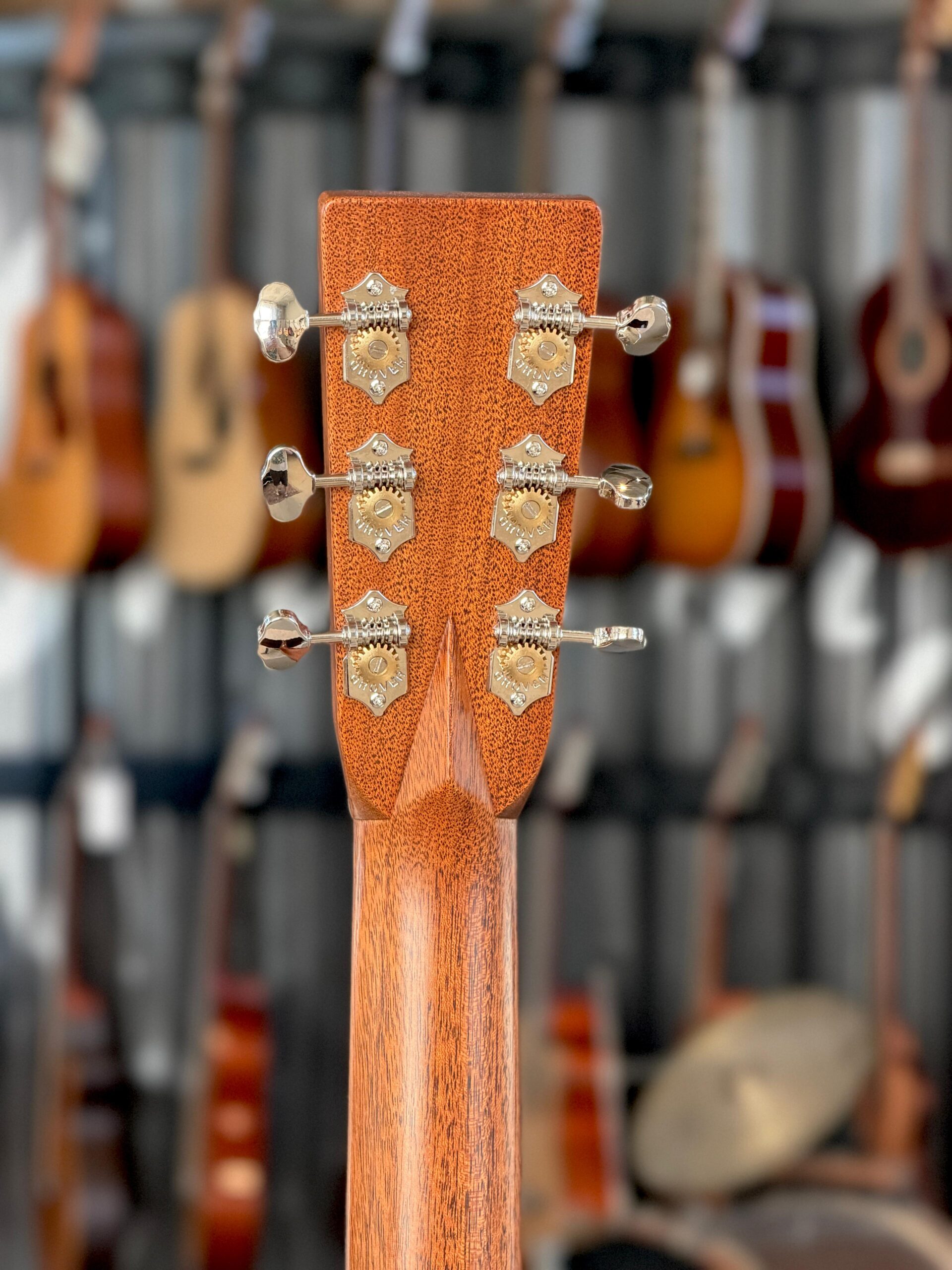 MARTIN Om-28 Ambertone (2025) - immagine 4