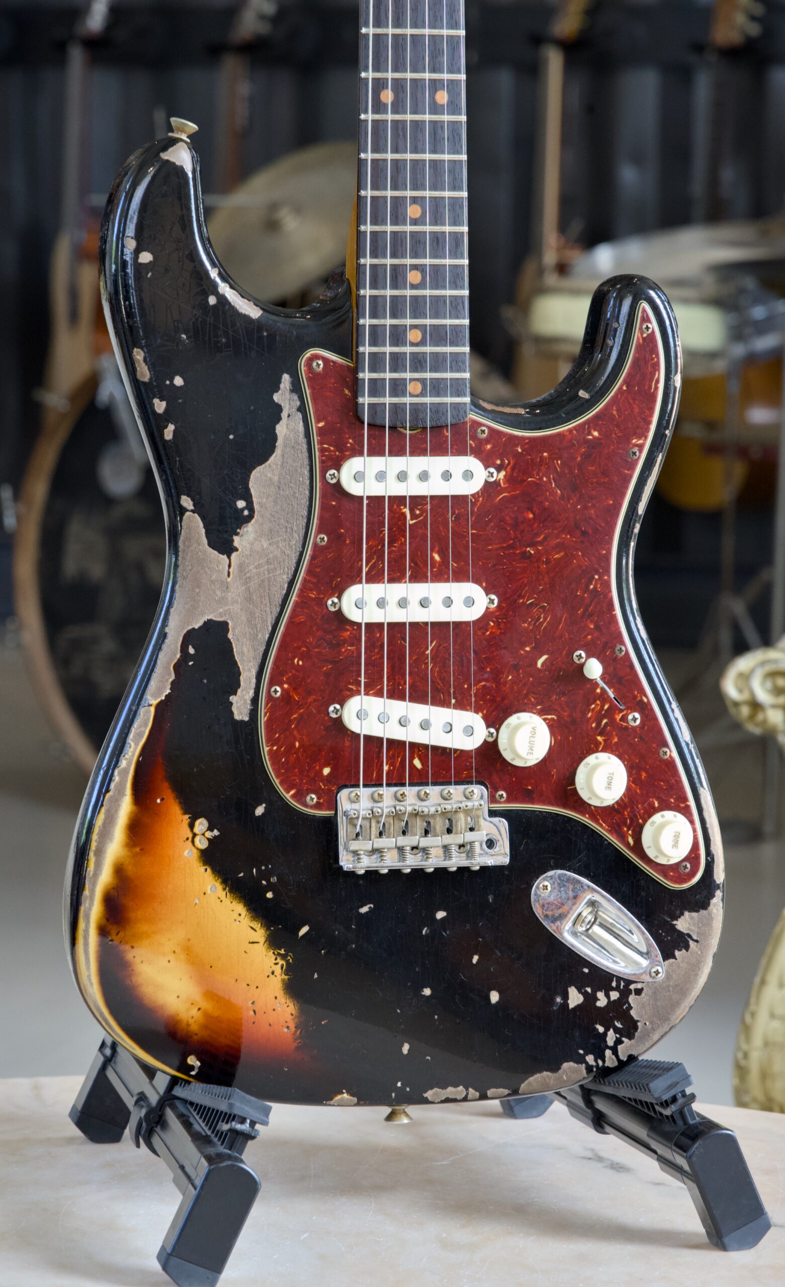 Fender Custom Shop LTD Roasted 61 Stratocaster Super Heavy Relic® Black over 3TSB - immagine 2