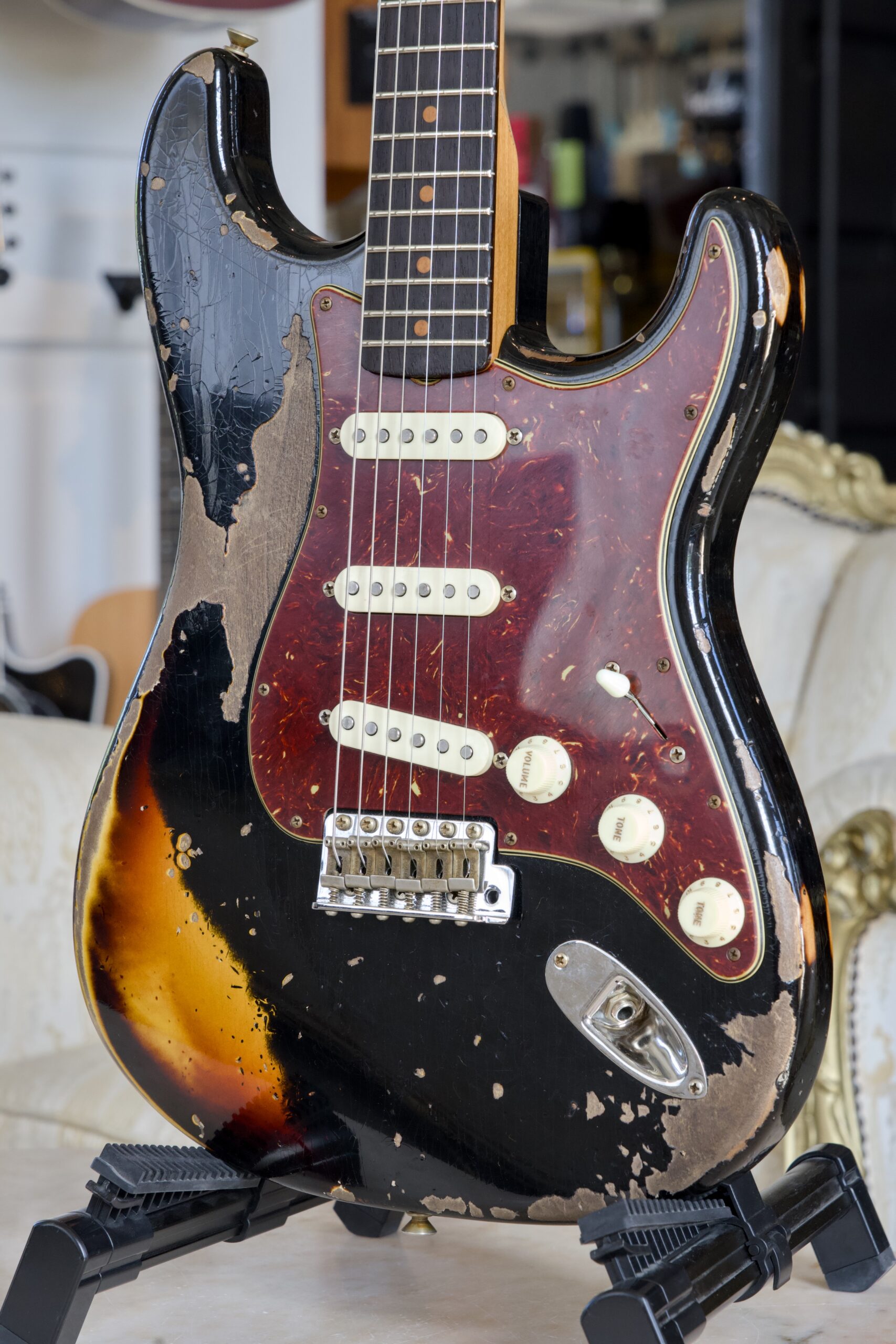 Fender Custom Shop LTD Roasted 61 Stratocaster Super Heavy Relic® Black over 3TSB - immagine 3