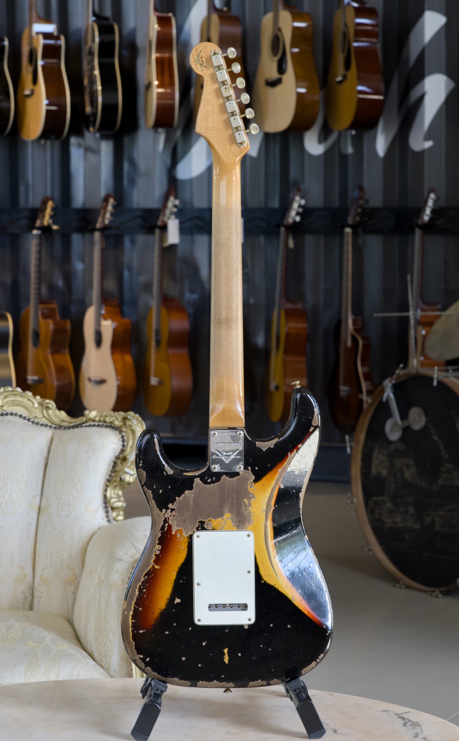 Fender Custom Shop LTD Roasted 61 Stratocaster Super Heavy Relic® Black over 3TSB - immagine 4
