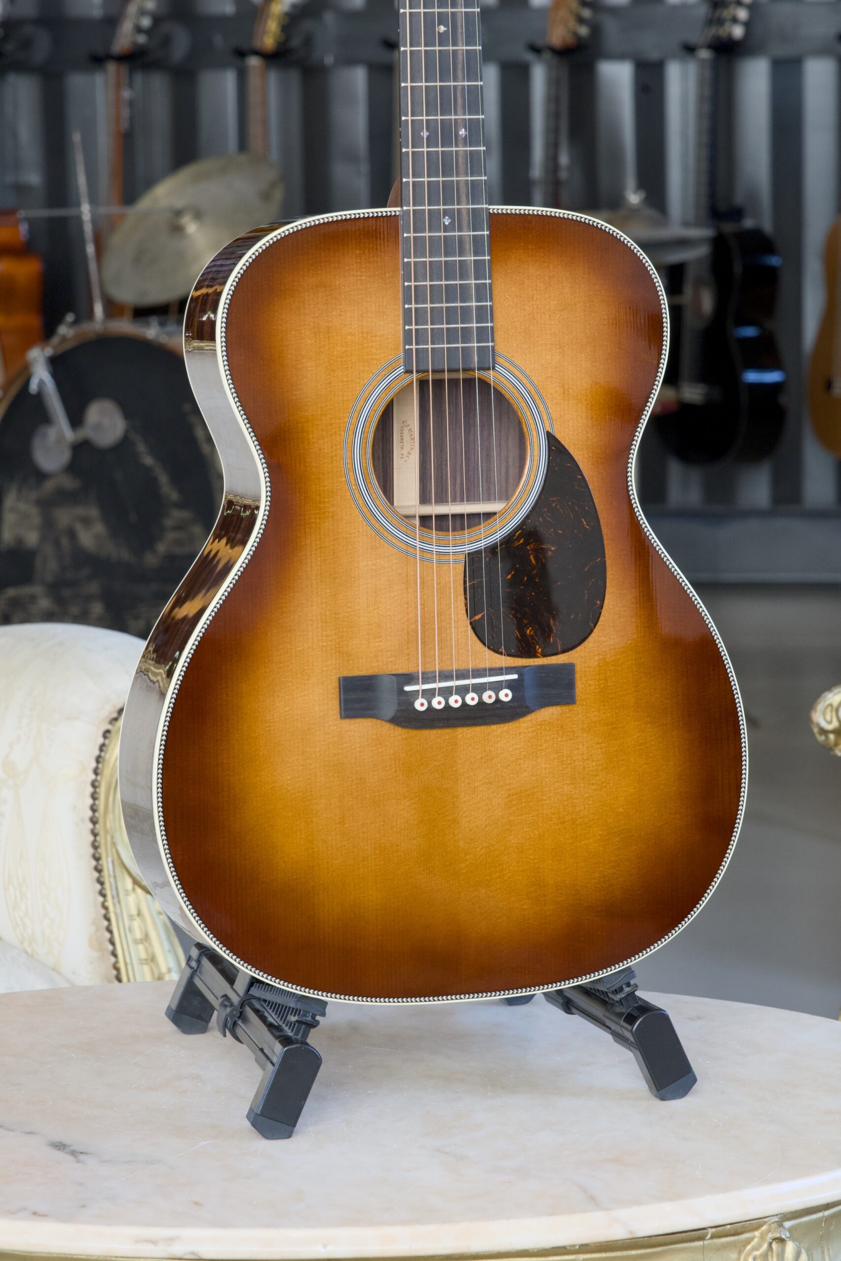 MARTIN Om-28 Ambertone (2025) - immagine 2