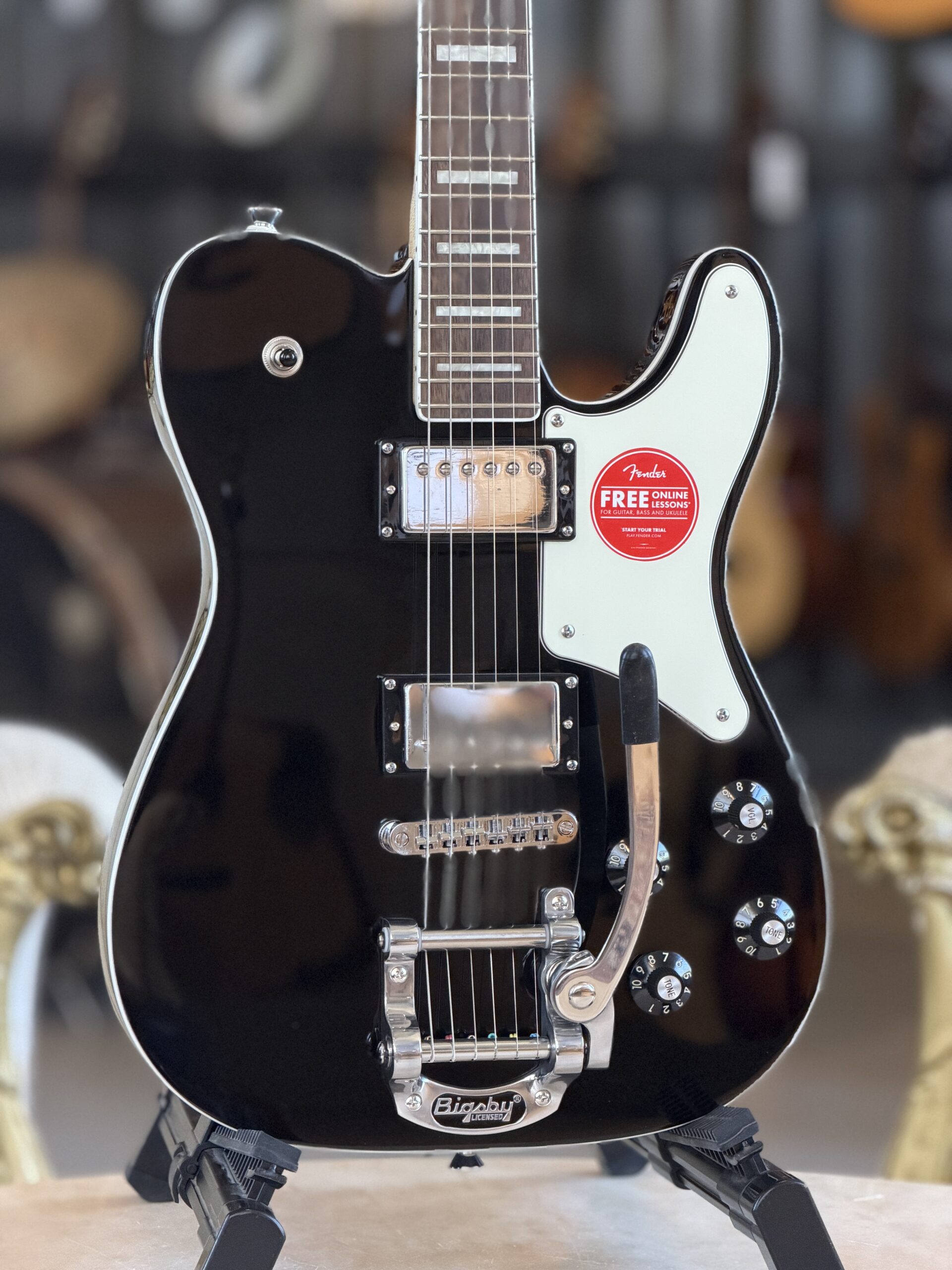 SQUIER Paranormal Troublemaker Telecaster Deluxe Bigsby Black - immagine 2