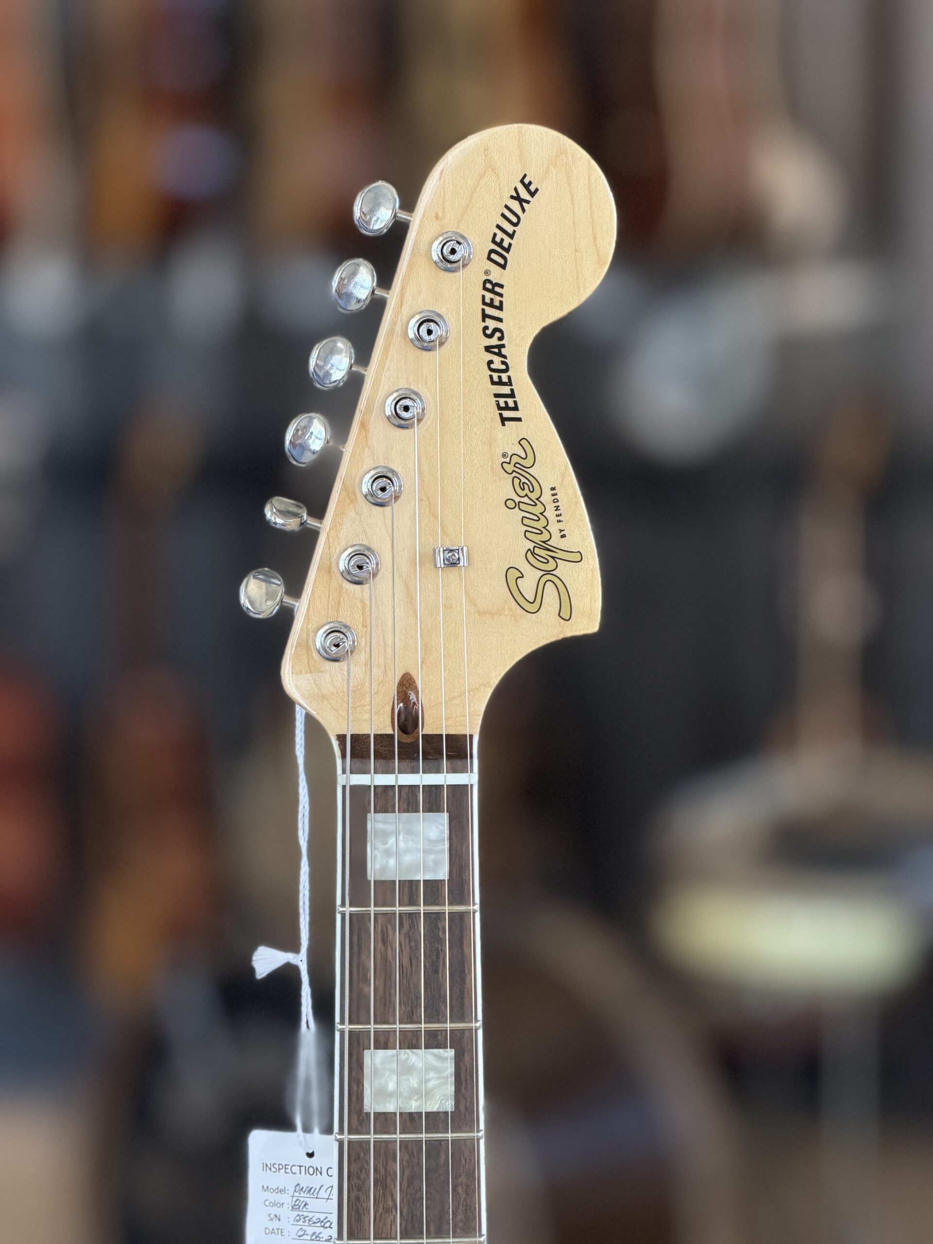 SQUIER Paranormal Troublemaker Telecaster Deluxe Bigsby Black - immagine 3