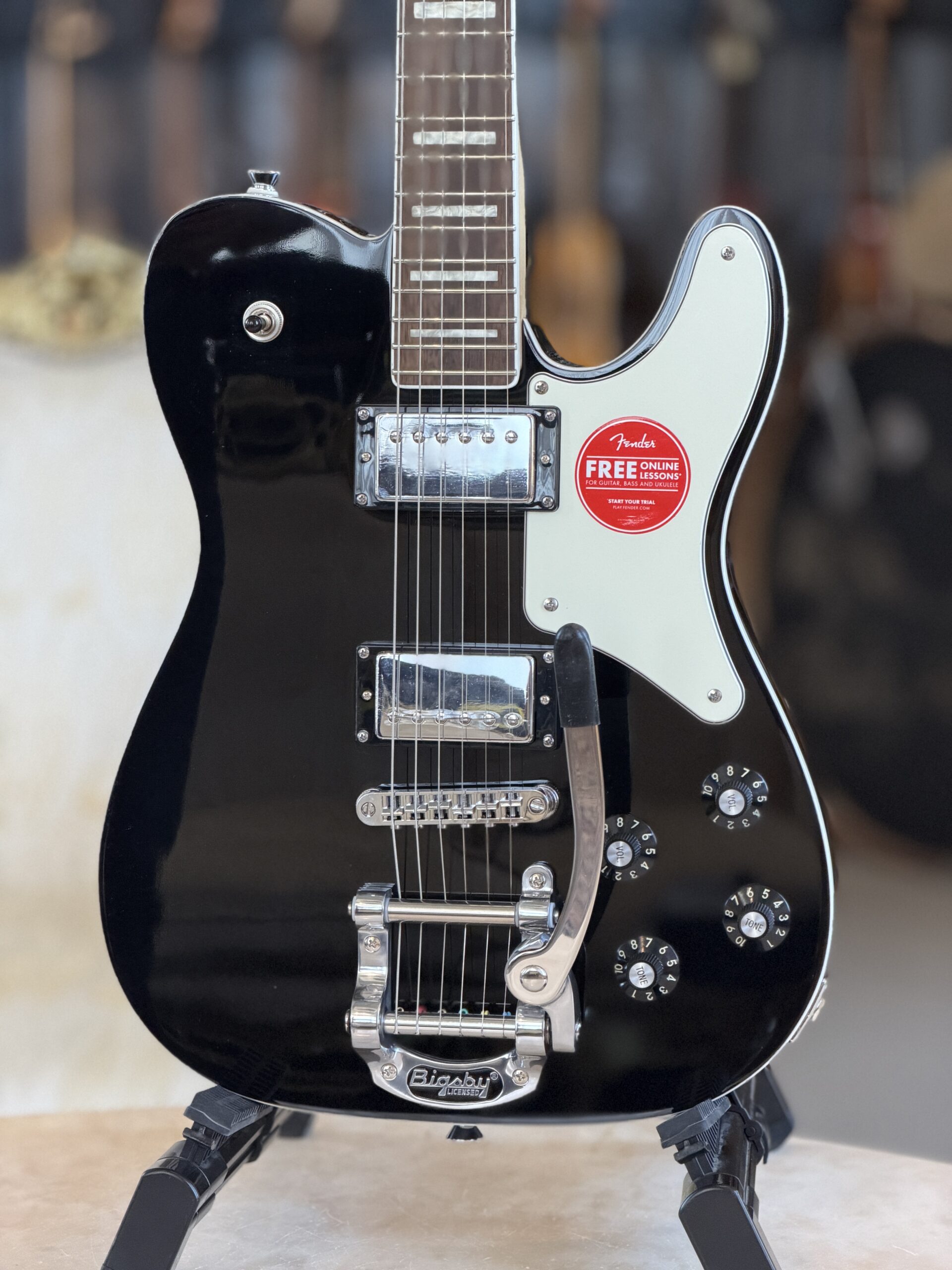 SQUIER Paranormal Troublemaker Telecaster Deluxe Bigsby Black - immagine 4