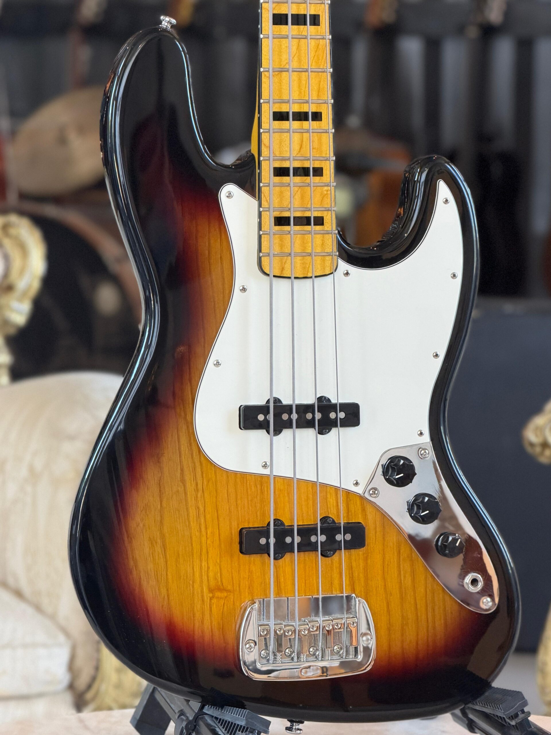 G&L Tribute Series JB 3-Tone Sunburst - immagine 2