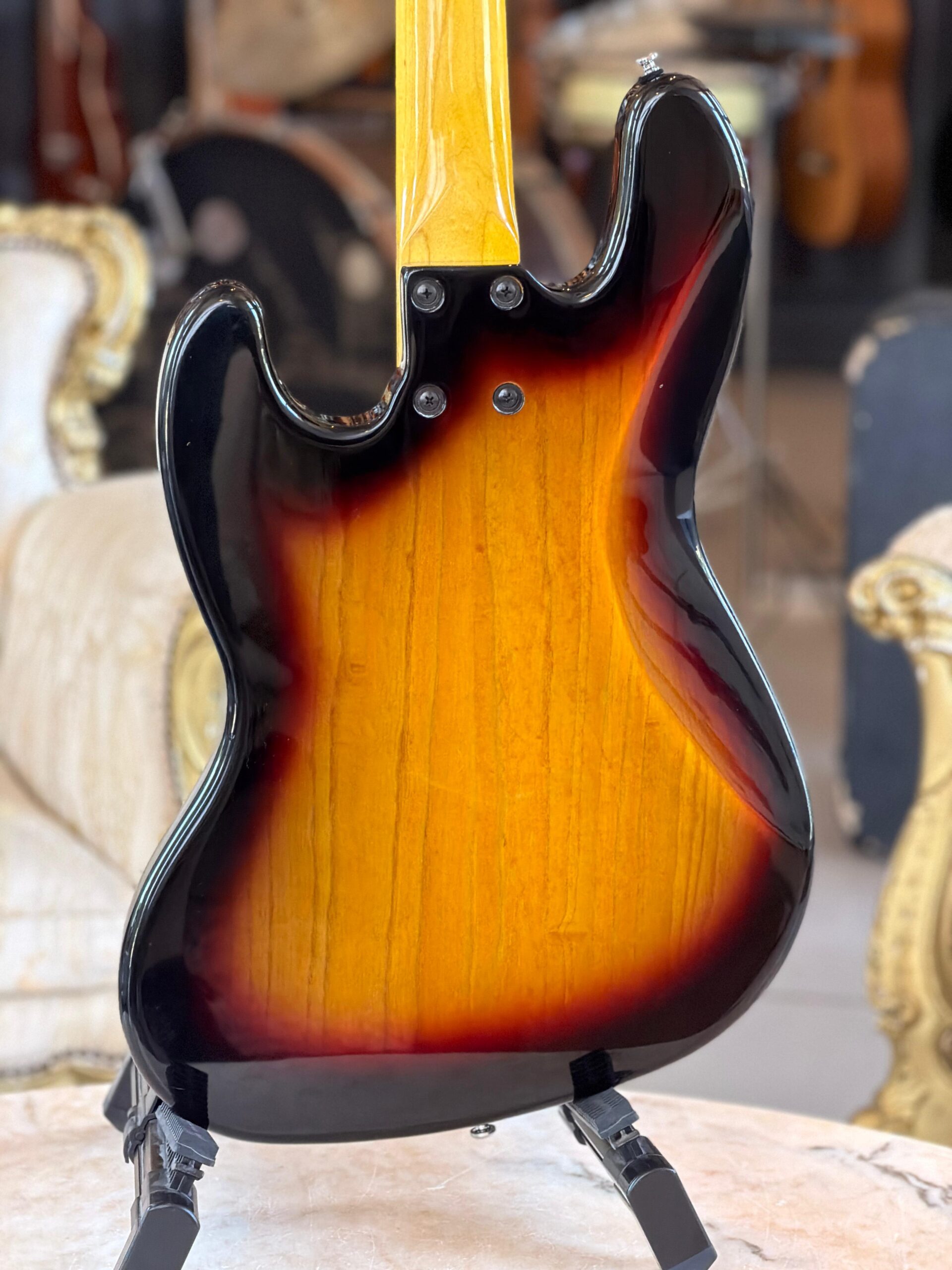 G&L Tribute Series JB 3-Tone Sunburst - immagine 3