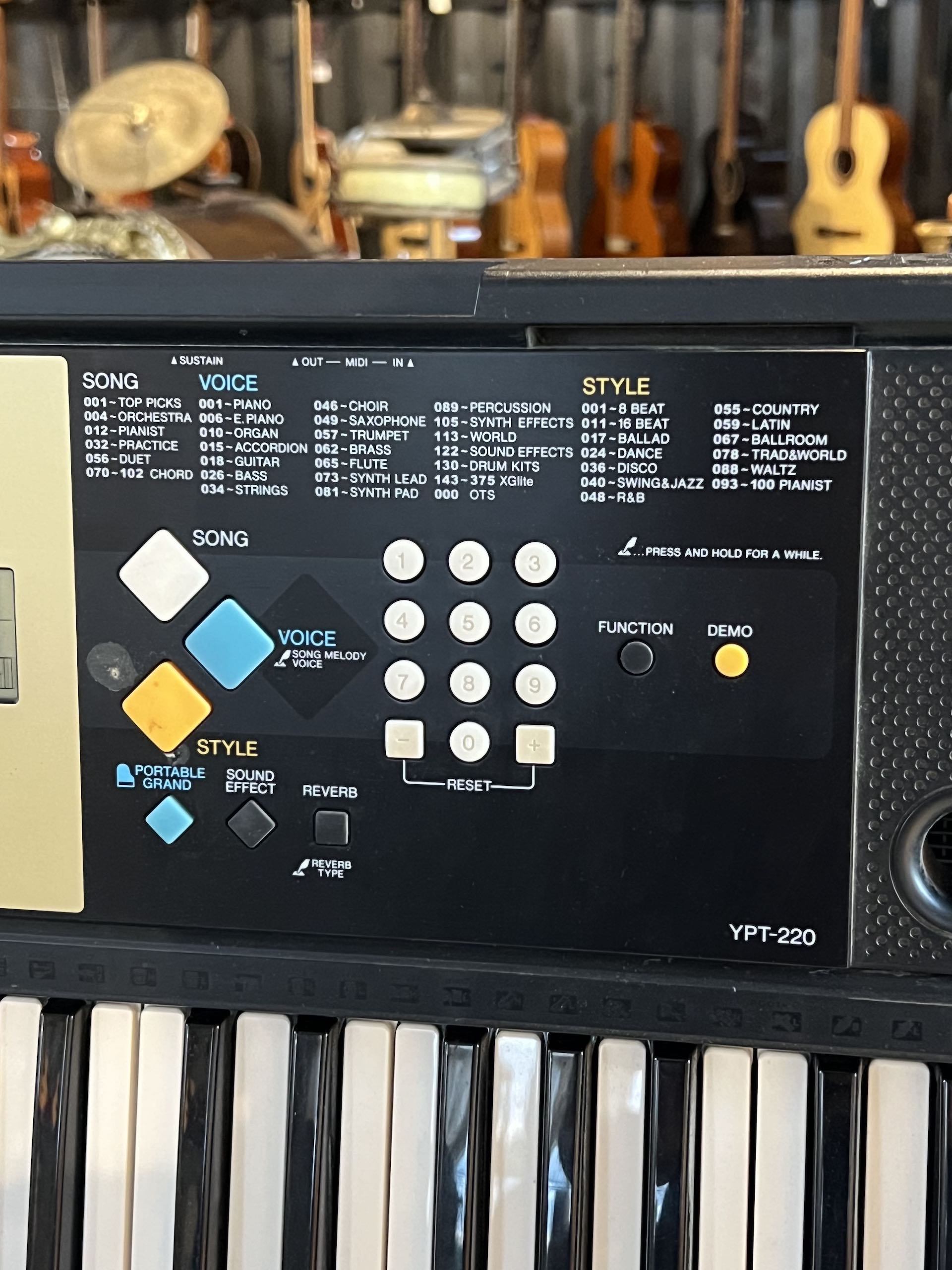 YAMAHA YPT220 - immagine 3