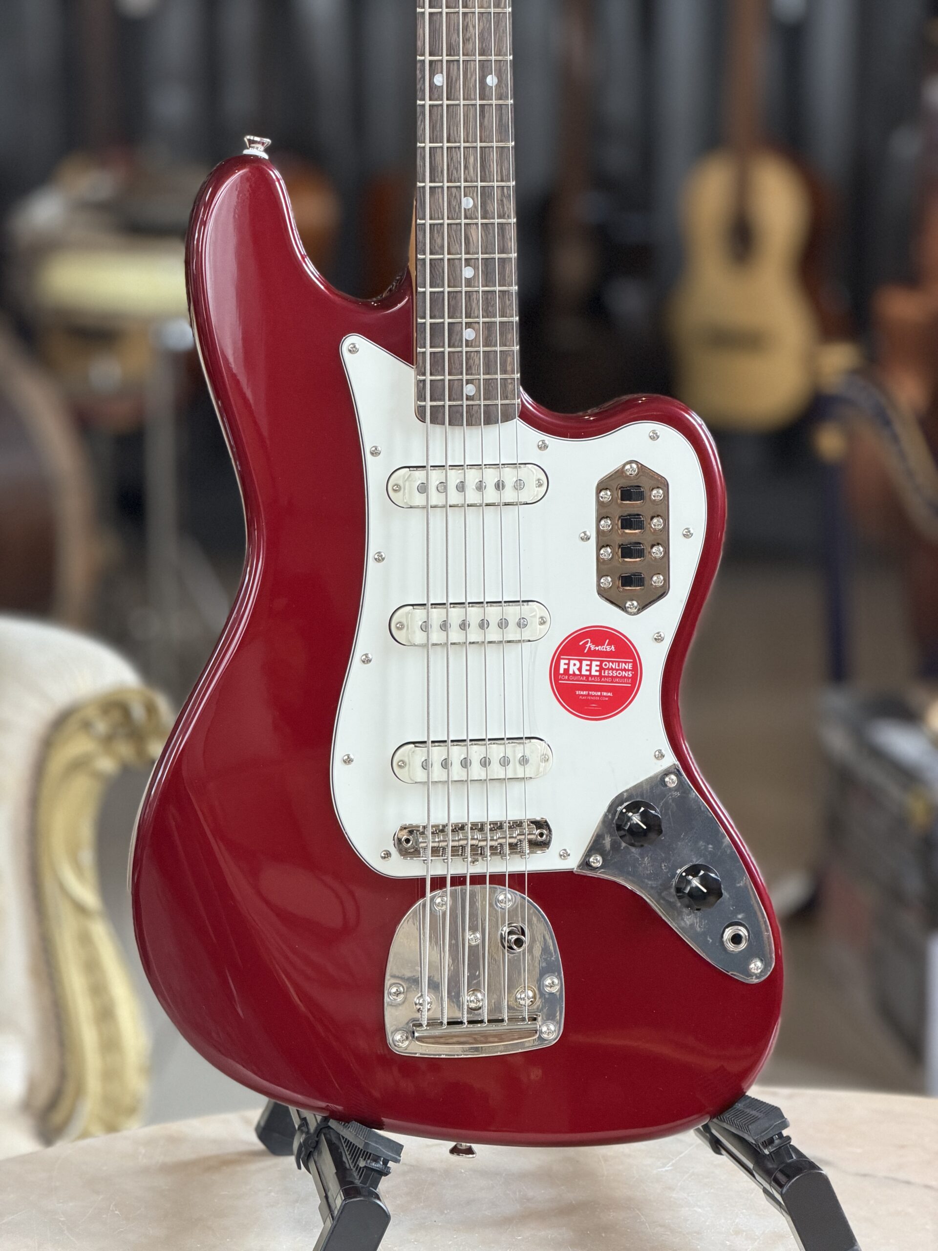Squier Limited Edition Classic Vibe Bass VI Candy Apple Red - immagine 2