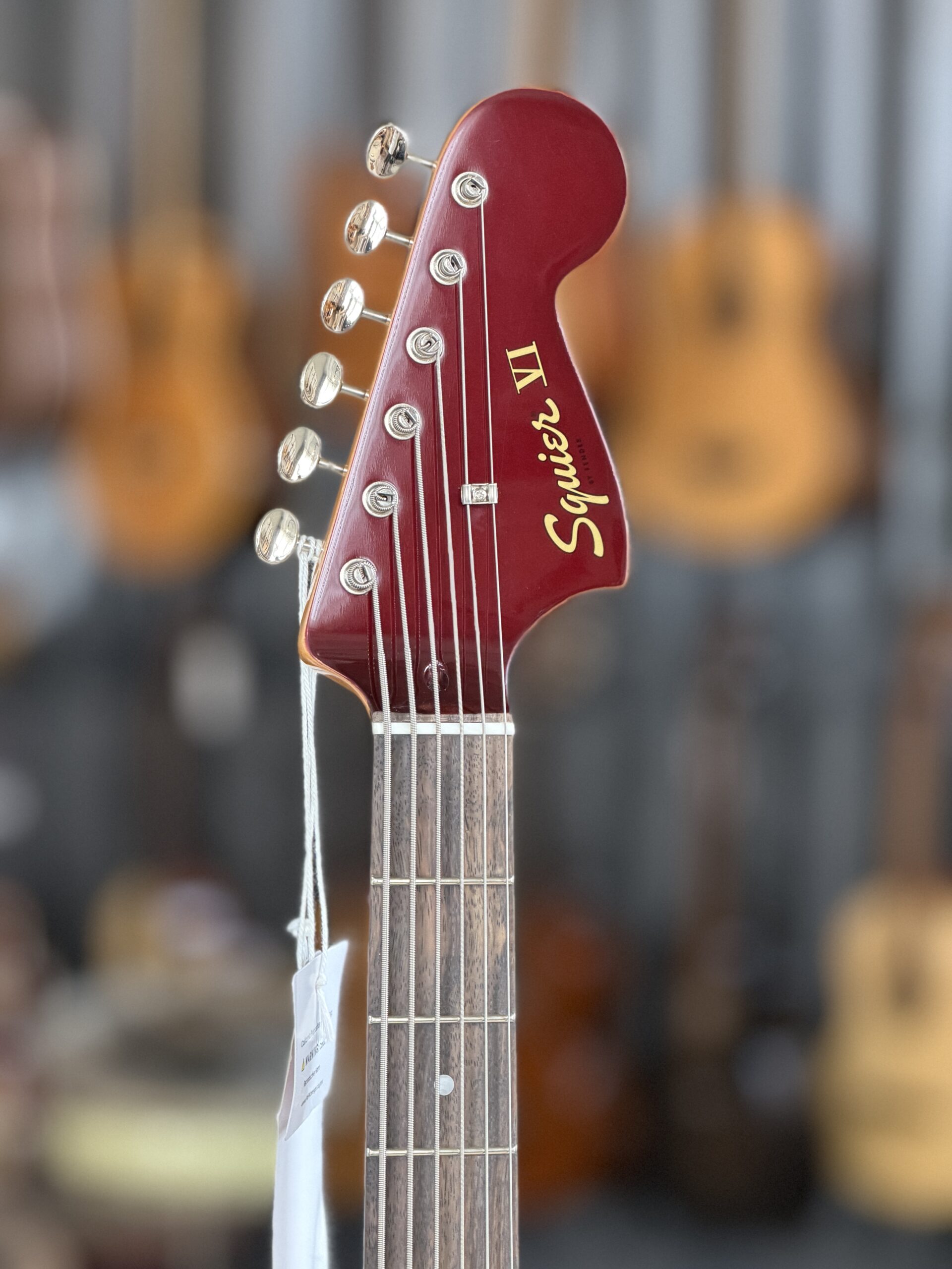 Squier Limited Edition Classic Vibe Bass VI Candy Apple Red - immagine 3