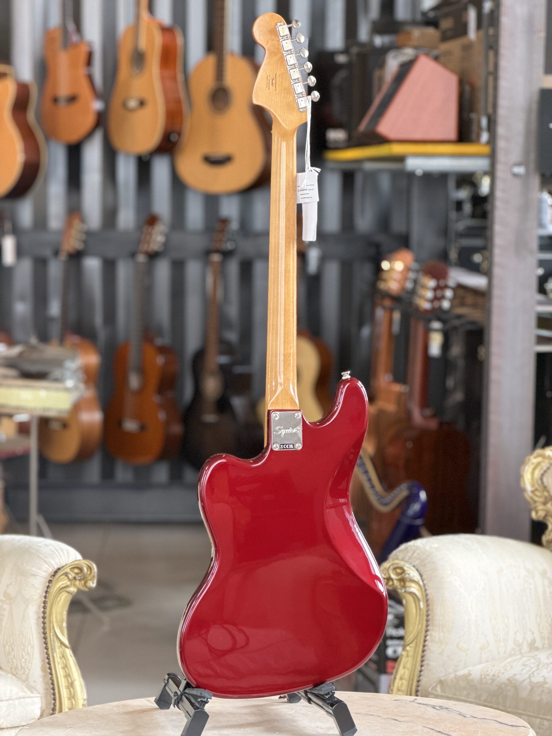 Squier Limited Edition Classic Vibe Bass VI Candy Apple Red - immagine 4