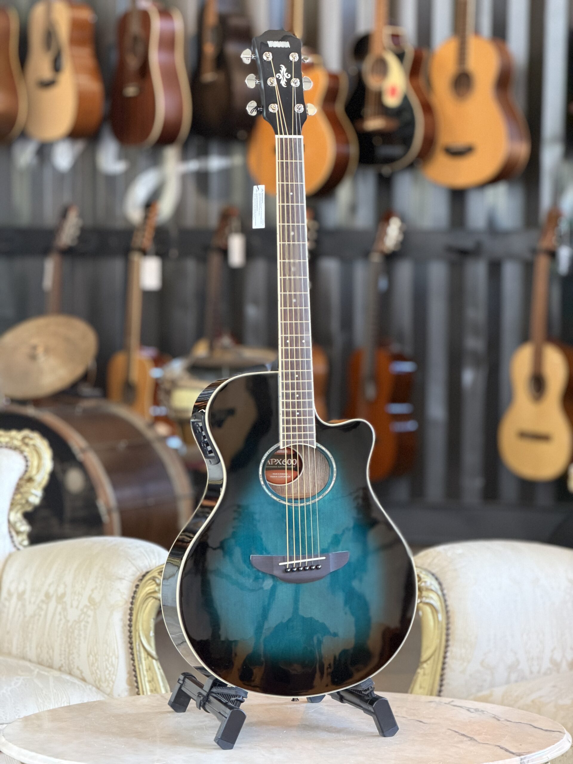 Yamaha APX 600 Oriental Blue Burst