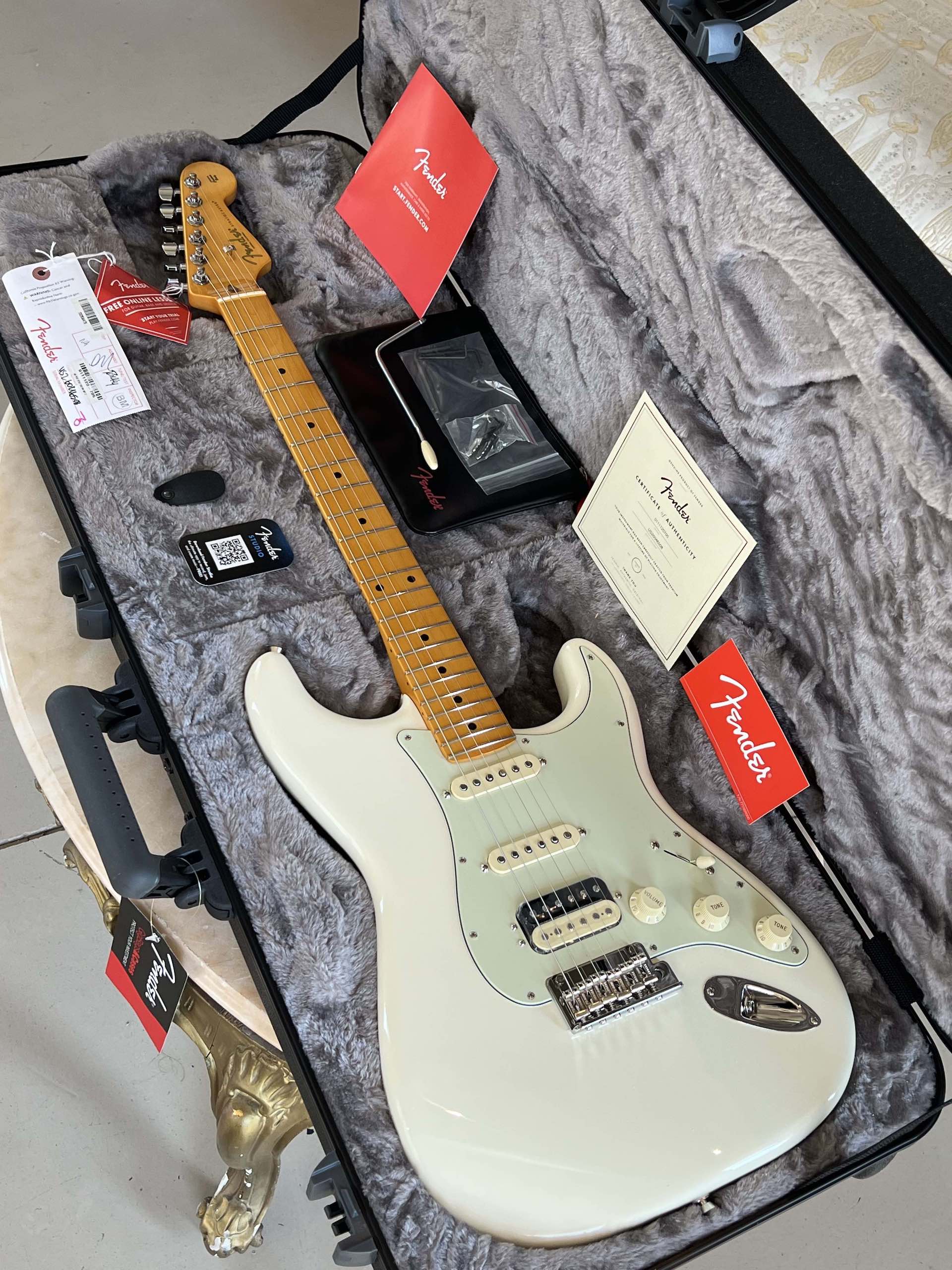 Fender American Professional Stratocaster® HSS - Olympic White - immagine 7