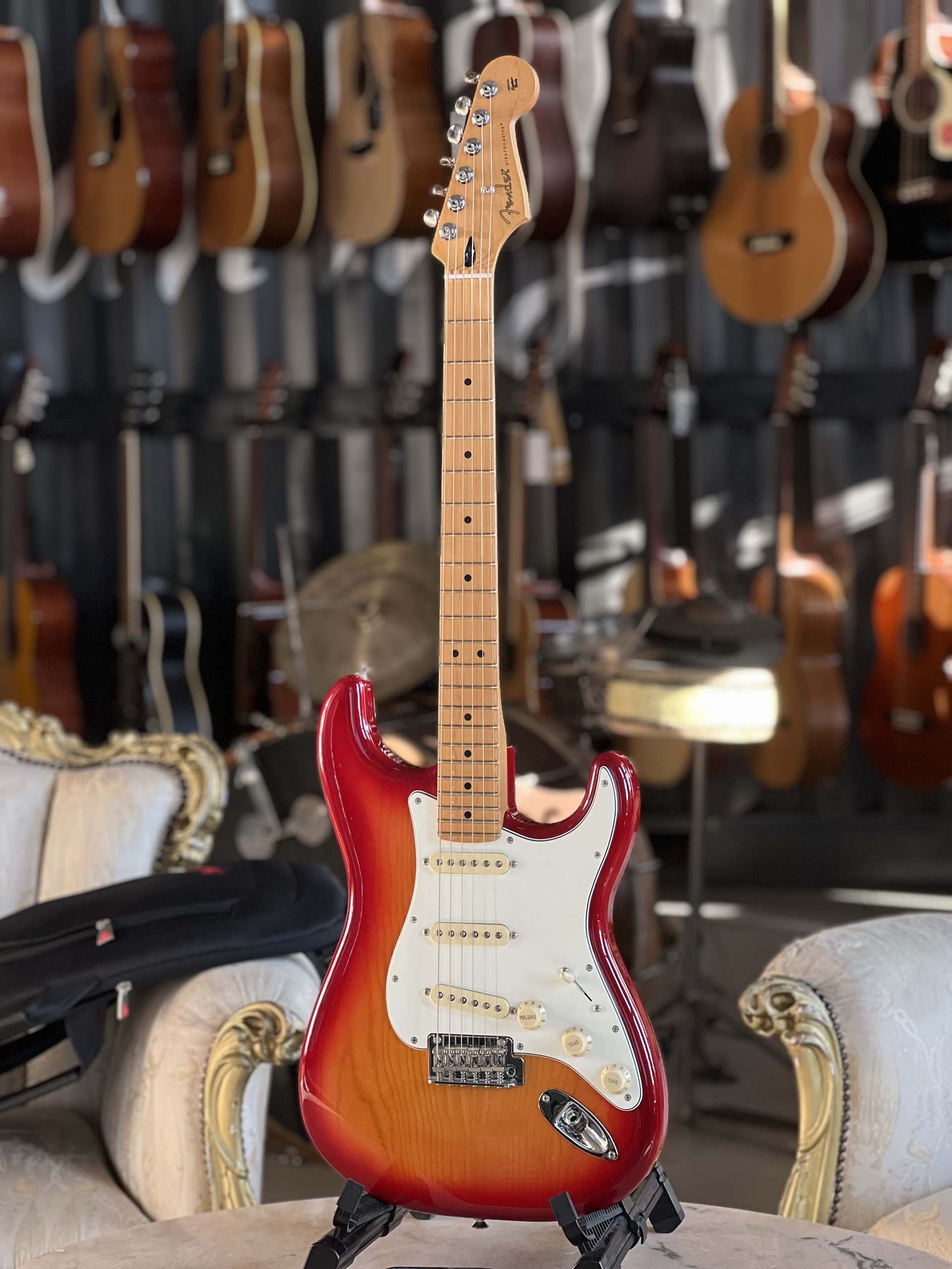 FENDER Player II Stratocaster® - Aged Cherry Burst - 2024 (incl. Fender Gigbag)