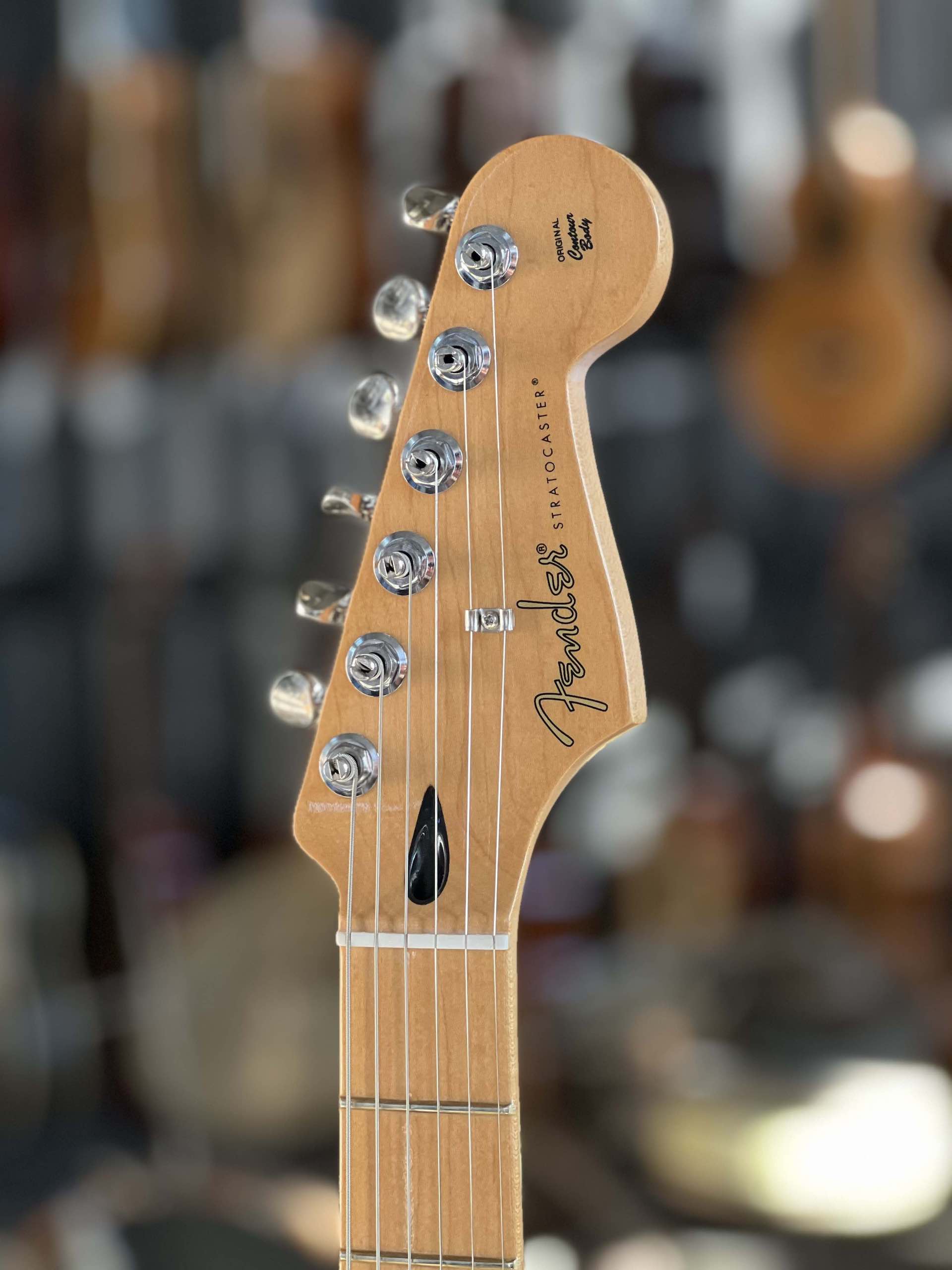 FENDER Player II Stratocaster® - Aged Cherry Burst - 2024 (incl. Fender Gigbag) - immagine 4