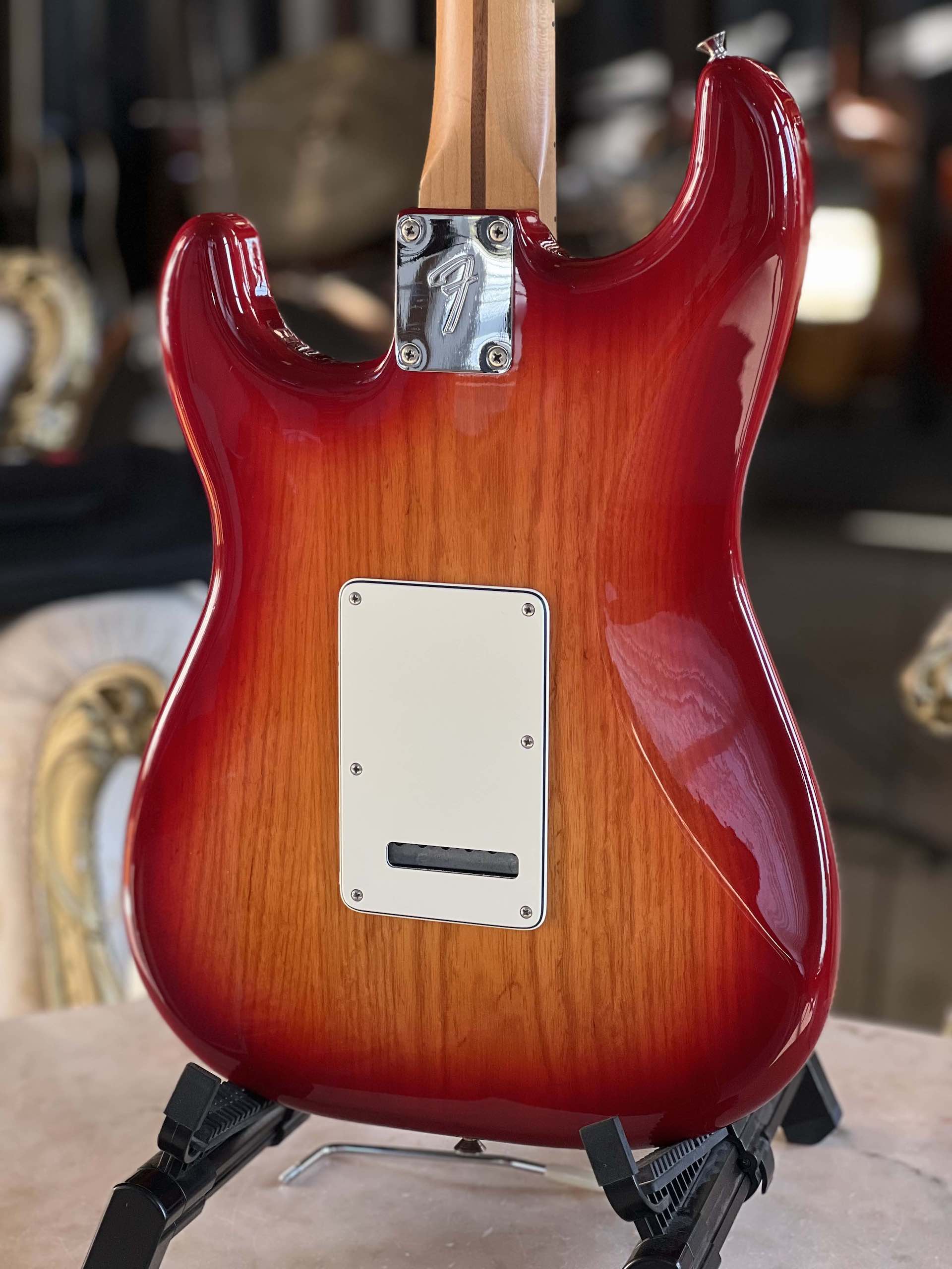 FENDER Player II Stratocaster® - Aged Cherry Burst - 2024 (incl. Fender Gigbag) - immagine 6