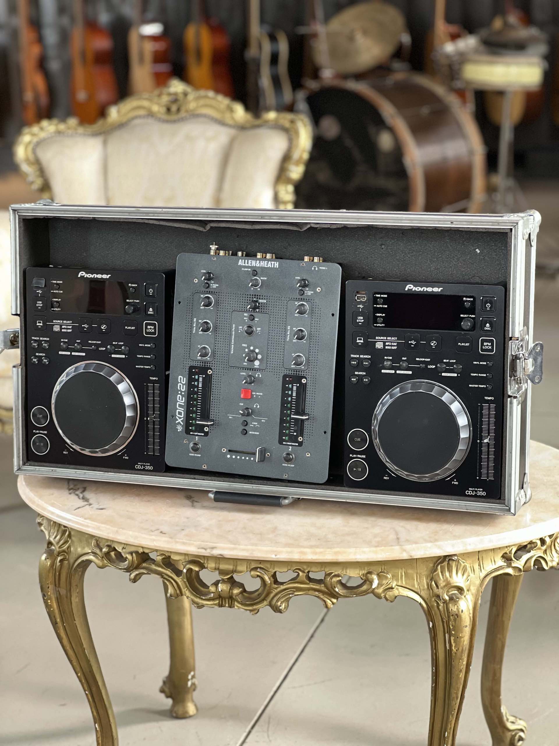 DJ Consolle (Pioneer CDJ-200 + Allen Heath Xone:22) + Hardcase