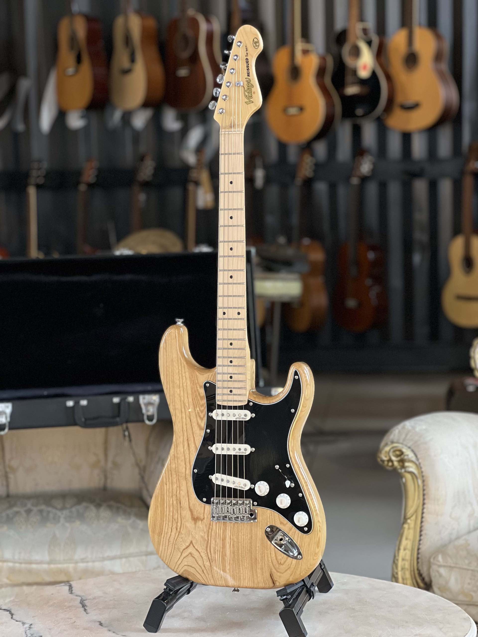 Vintage Reissued V6 Stratocaster - Natural Ash (V6MNAT) + Hardcase