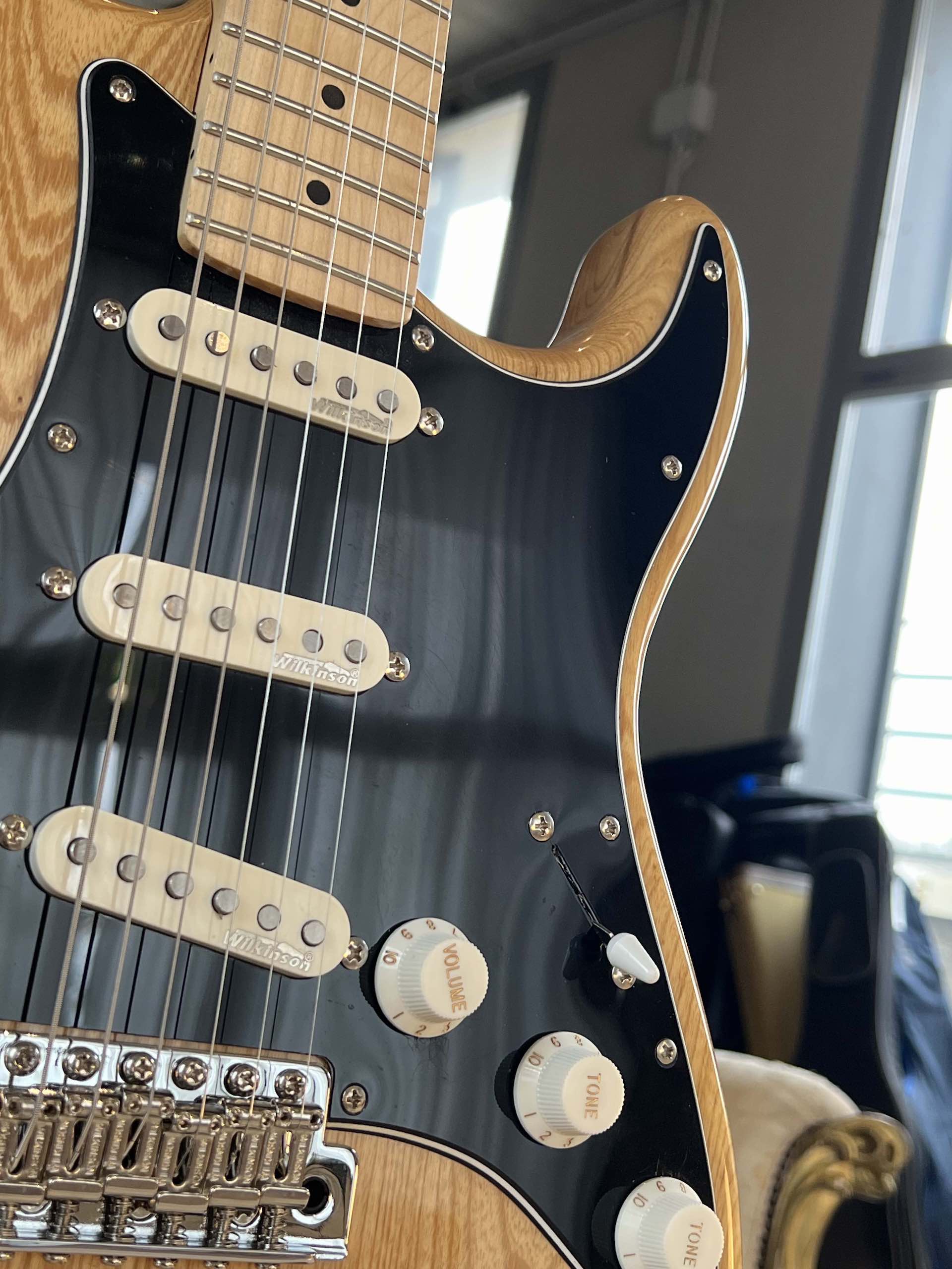 Vintage Reissued V6 Stratocaster - Natural Ash (V6MNAT) + Hardcase - immagine 3