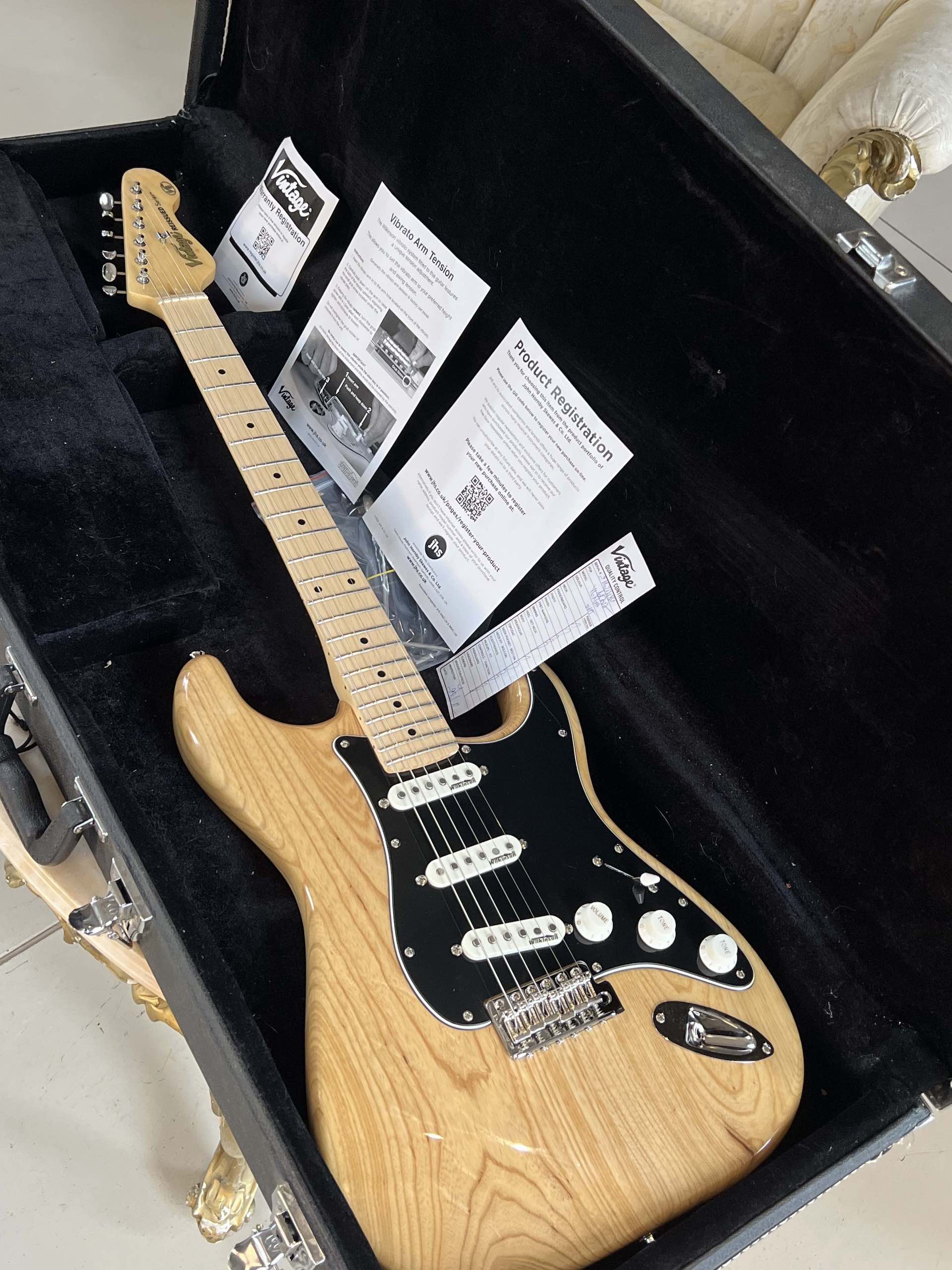Vintage Reissued V6 Stratocaster - Natural Ash (V6MNAT) + Hardcase - immagine 9